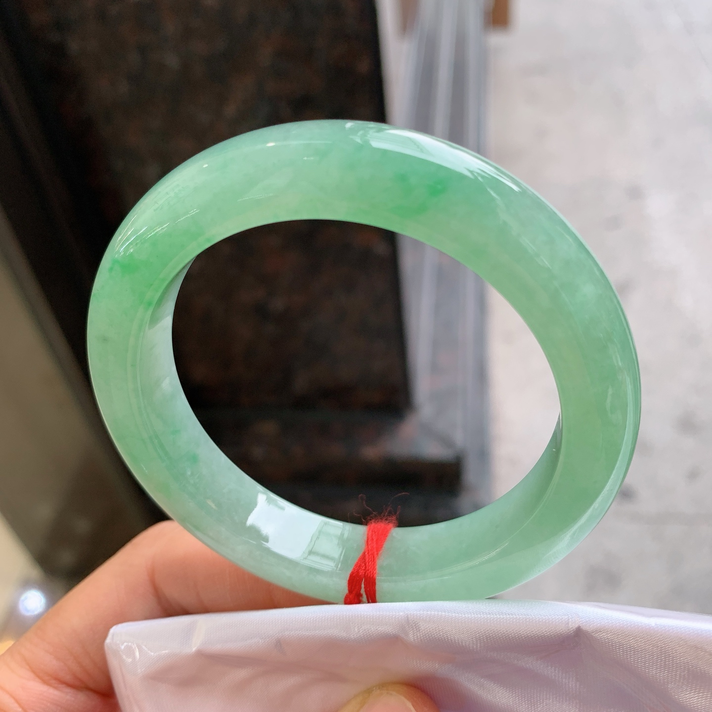 正圈冰飘绿 有颗美人痣 尺寸：56.8/11.9/9.6 版型好