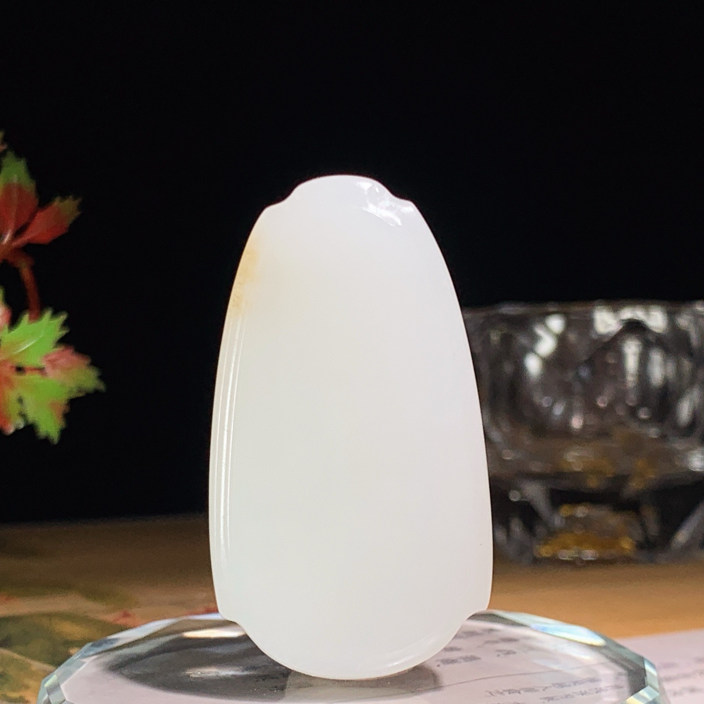 新疆和田玉羊脂白玉平安无事牌挂件。尺寸51/29/11重36.5克 玉质细腻油润 底色纯净 脂粉好，