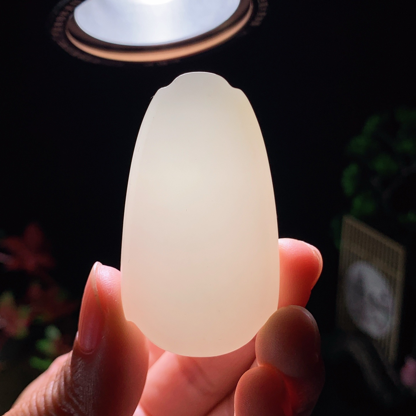 新疆和田玉羊脂白玉平安无事牌挂件。尺寸51/29/11重36.5克 玉质细腻油润 底色纯净 脂粉好，品质好。lt260422