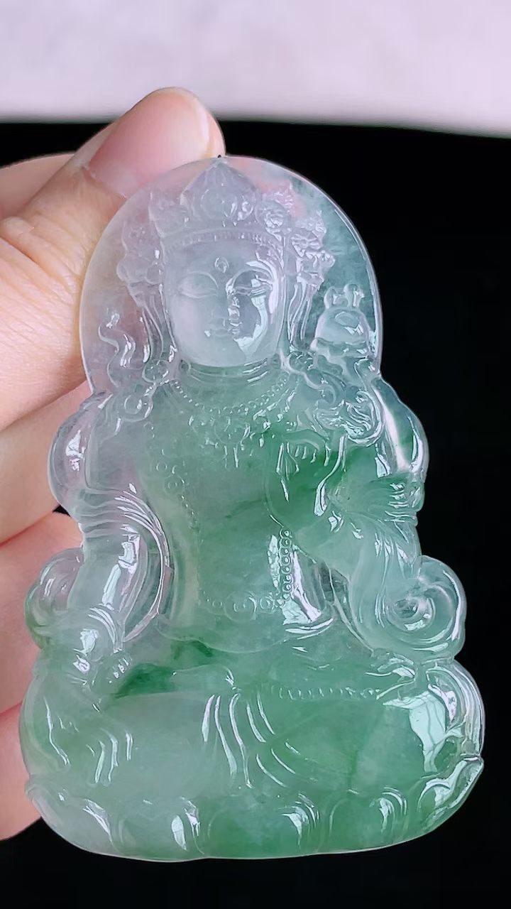 【翡翠名称】老种高冰飘花度母吊坠挂件
【翡翠尺寸】68.8/43/5.6mm
【翡翠描述】宝贝种老水足，玉质细腻，色泽靓丽，性价比高，佩戴效果好！
【其它赠送】权威证书/精美挂绳盒子/支持全国复检