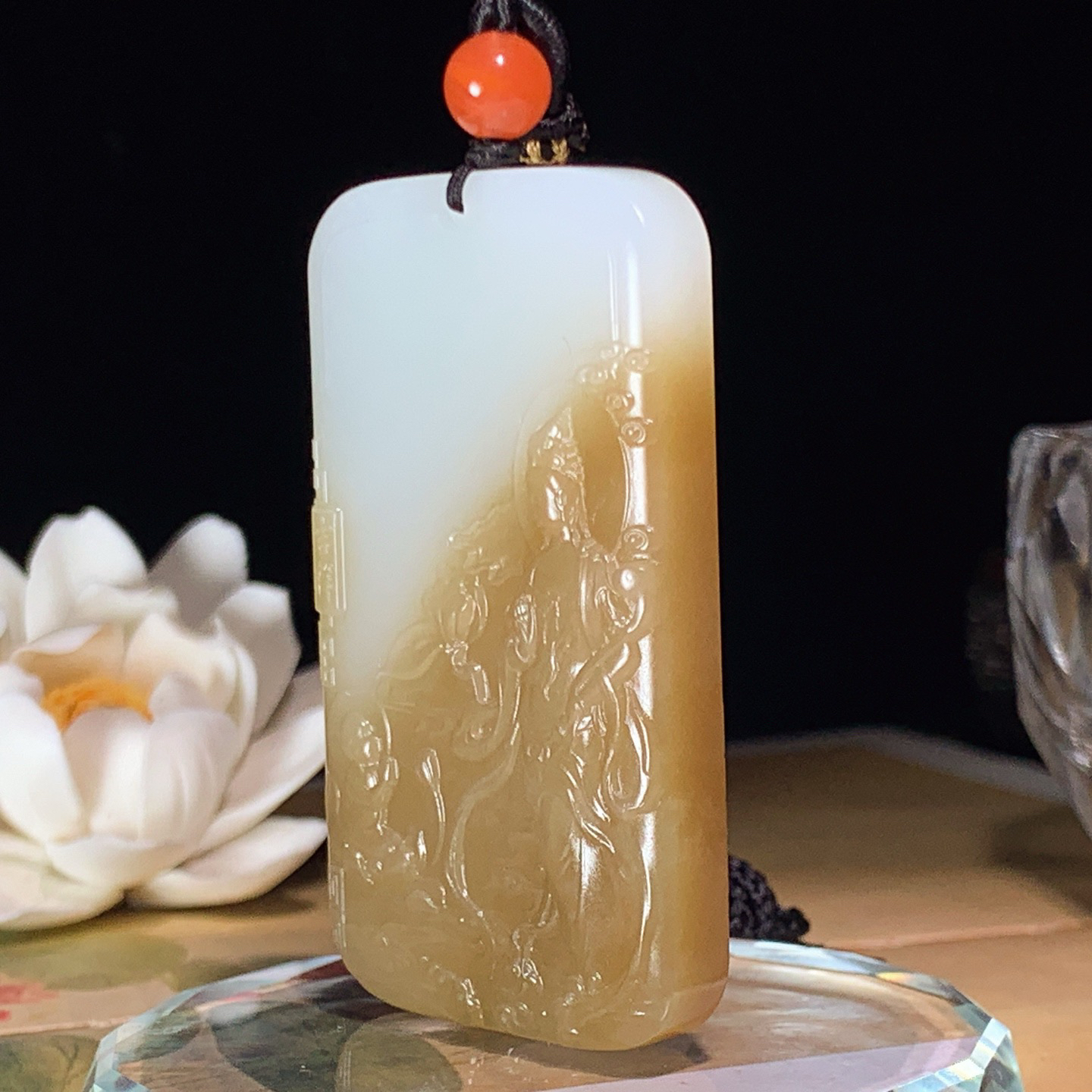 新疆和田玉且末糖送子观音挂件 尺寸61/36/8重53.5克！玉质细腻油润 底色纯净 脂粉好，品质好