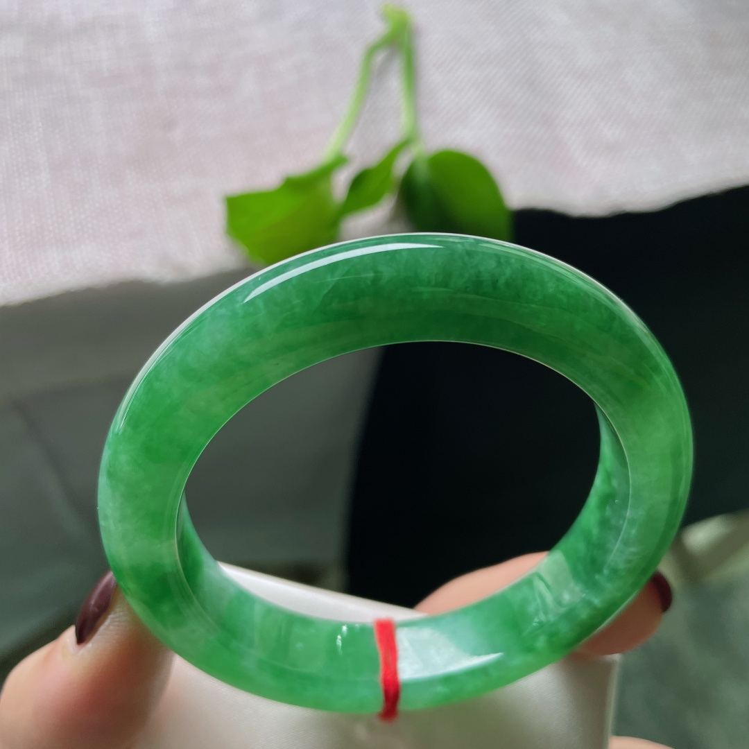 54.3/11.7/9.3，绿底正圈，颜色艳丽，青山不改，绿水长流。一点皮纹，ss51700a