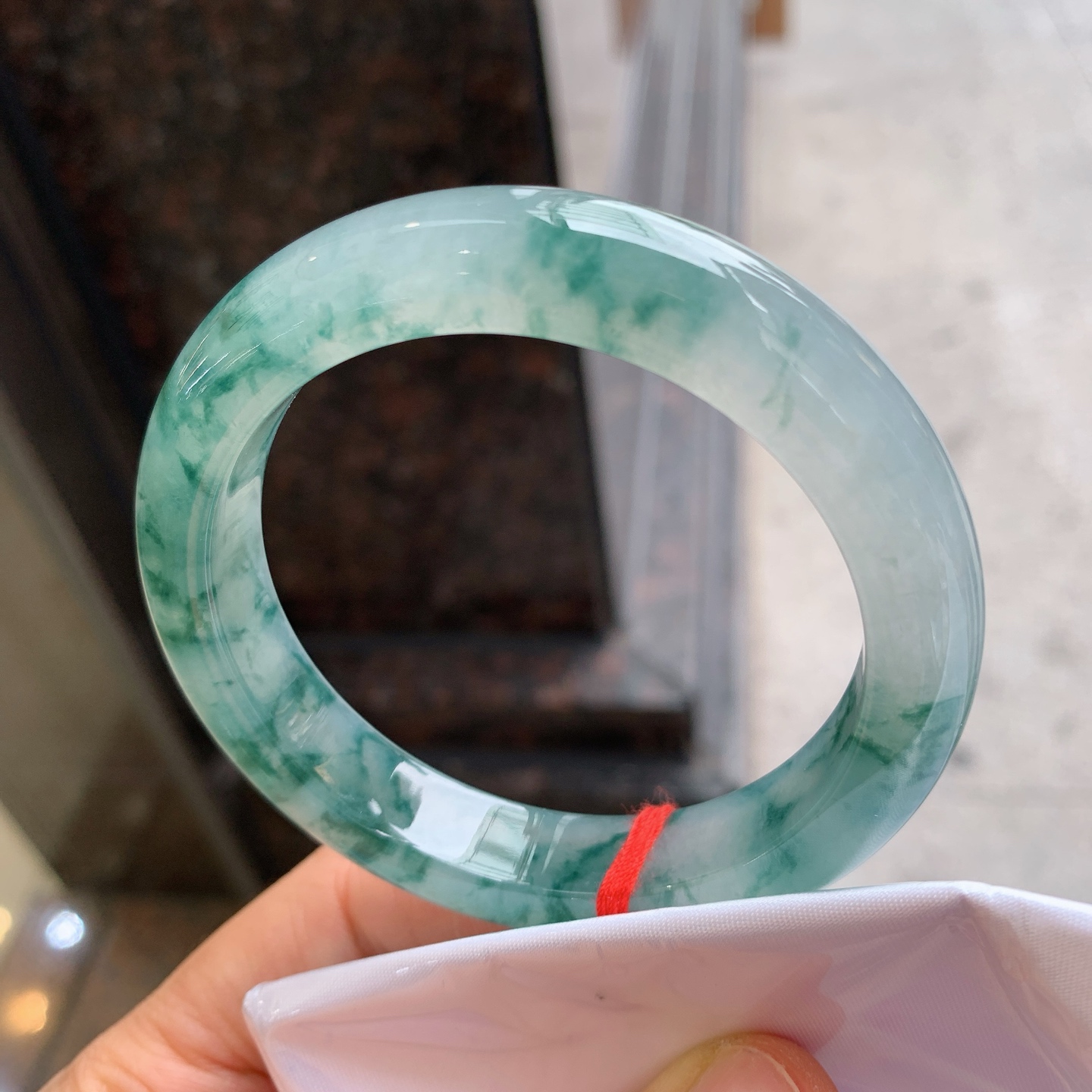 正圈飘花 无裂 尺寸：57.2/11.8/9.2 冰润