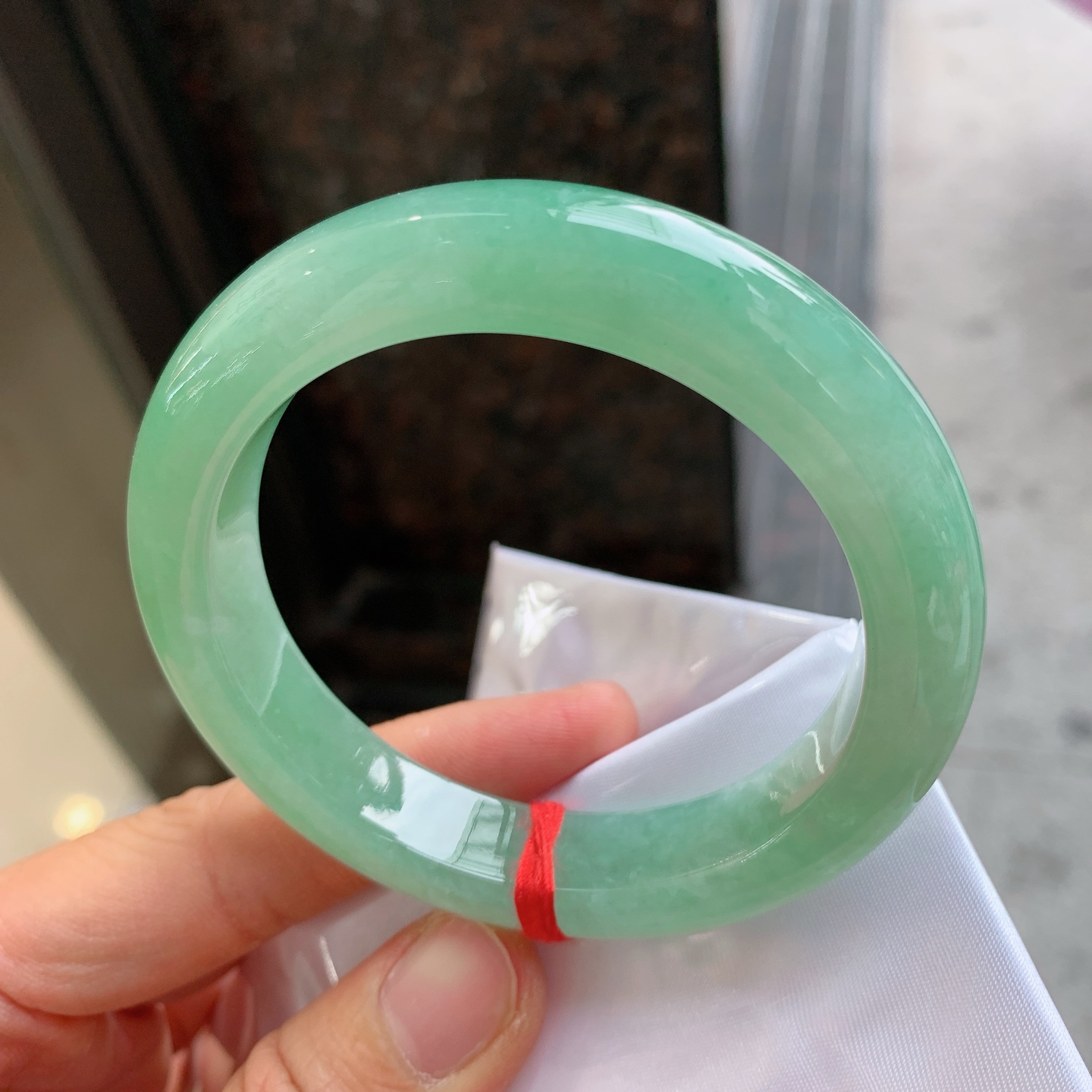 正圈冰飘绿 有颗美人痣 尺寸：56.8/11.9/9.6 版型好