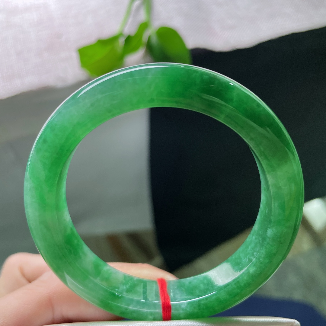 54.3/11.7/9.3，绿底正圈，颜色艳丽，青山不改，绿水长流。一点皮纹，ss51700a