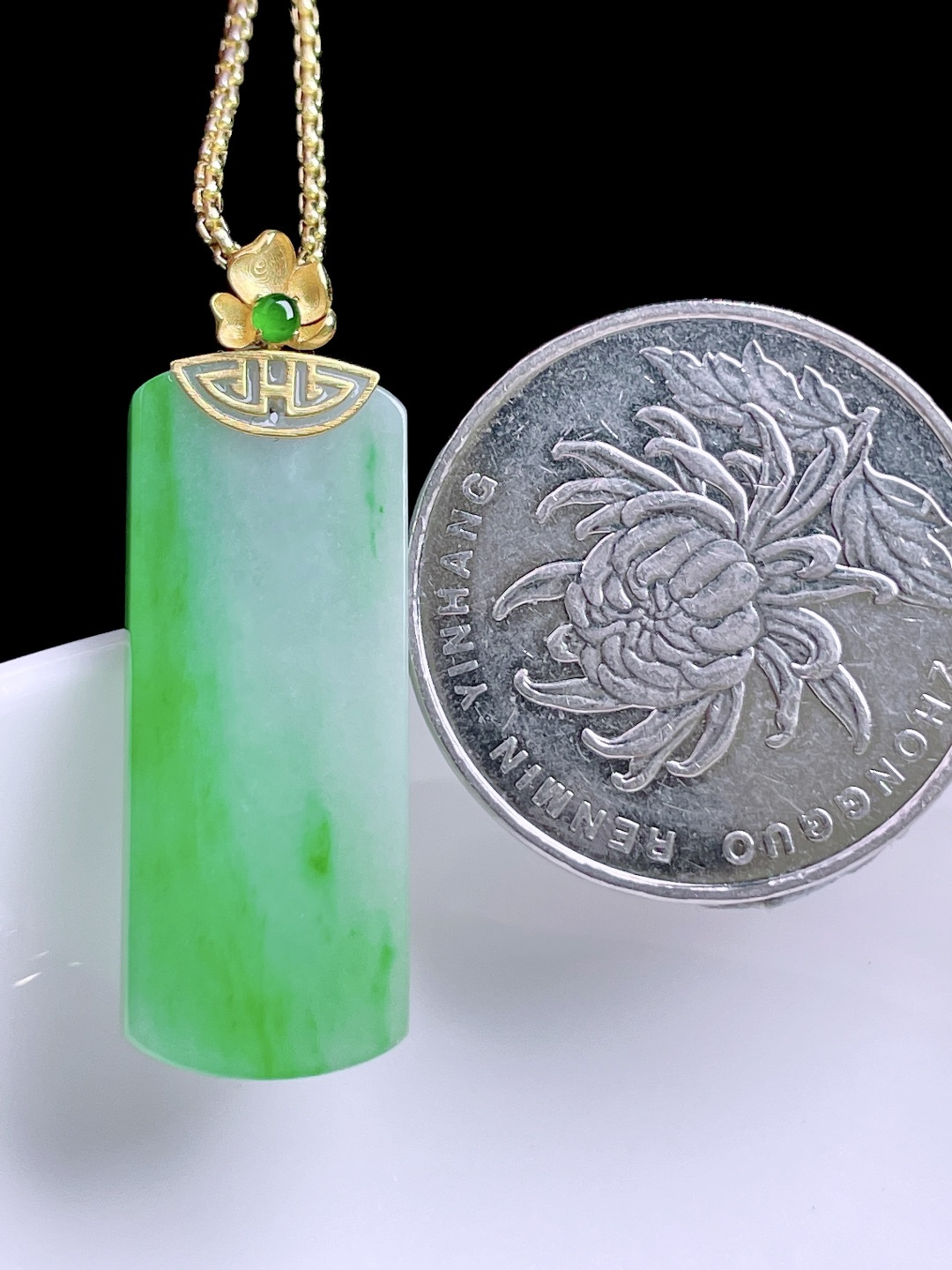 ️ 冰飘绿花无事牌 花色灵动，种老水润，18k金镶嵌 整体：33.6 裸石：28.9/11/4 ss50182a