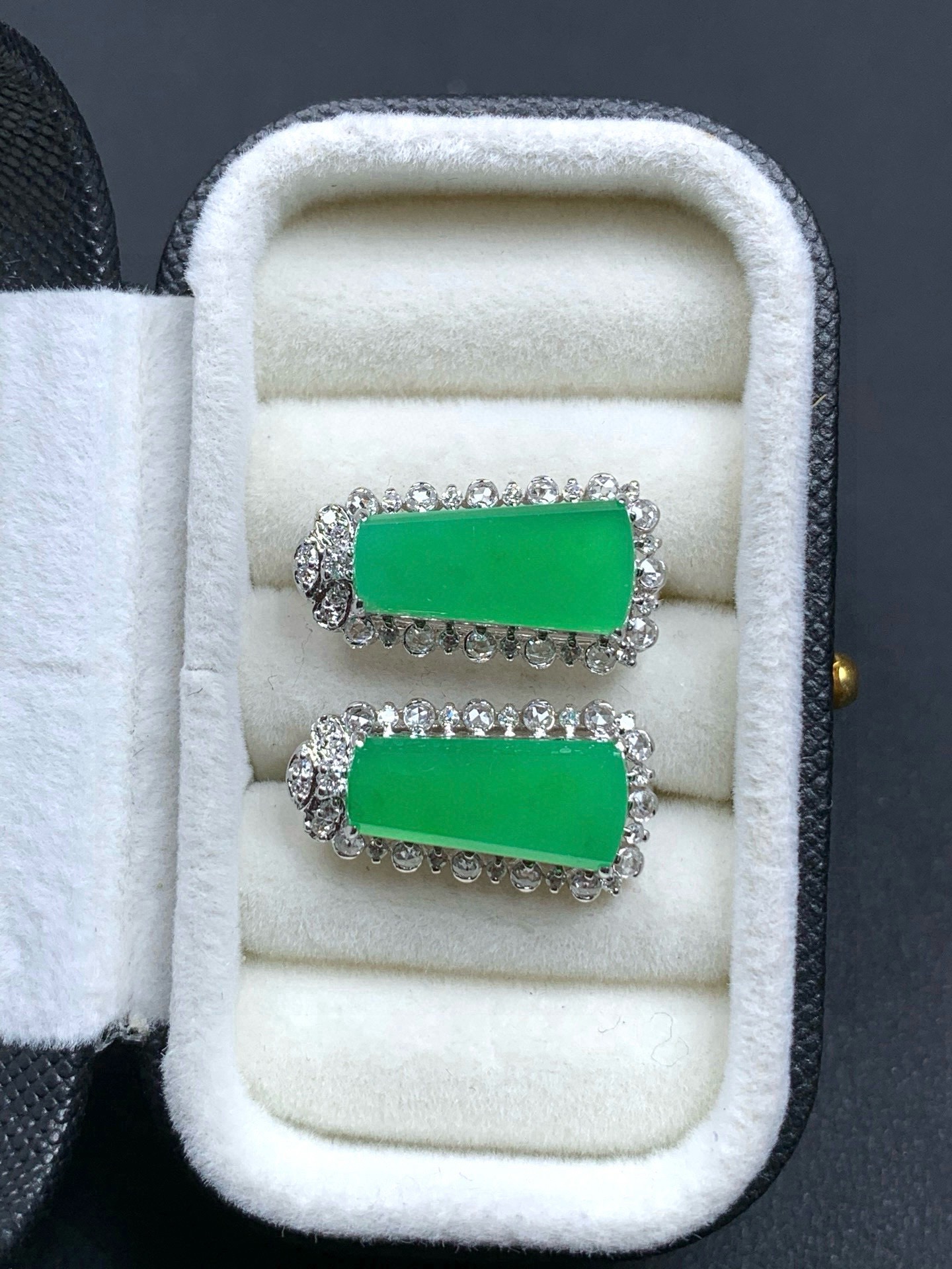 ️18k金钻豪华镶嵌冰甜阳绿无事牌耳包19.8-10.5-7，裸石14.6-6.3-2.9