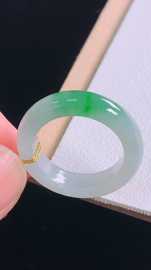 冰飘绿指环，无裂，尺寸:圈口11/16.2-4.7-3.3mm 18