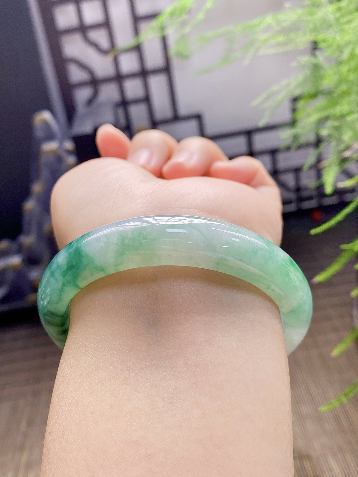 【冰飘花手镯】

【尺寸】58-8-12.5