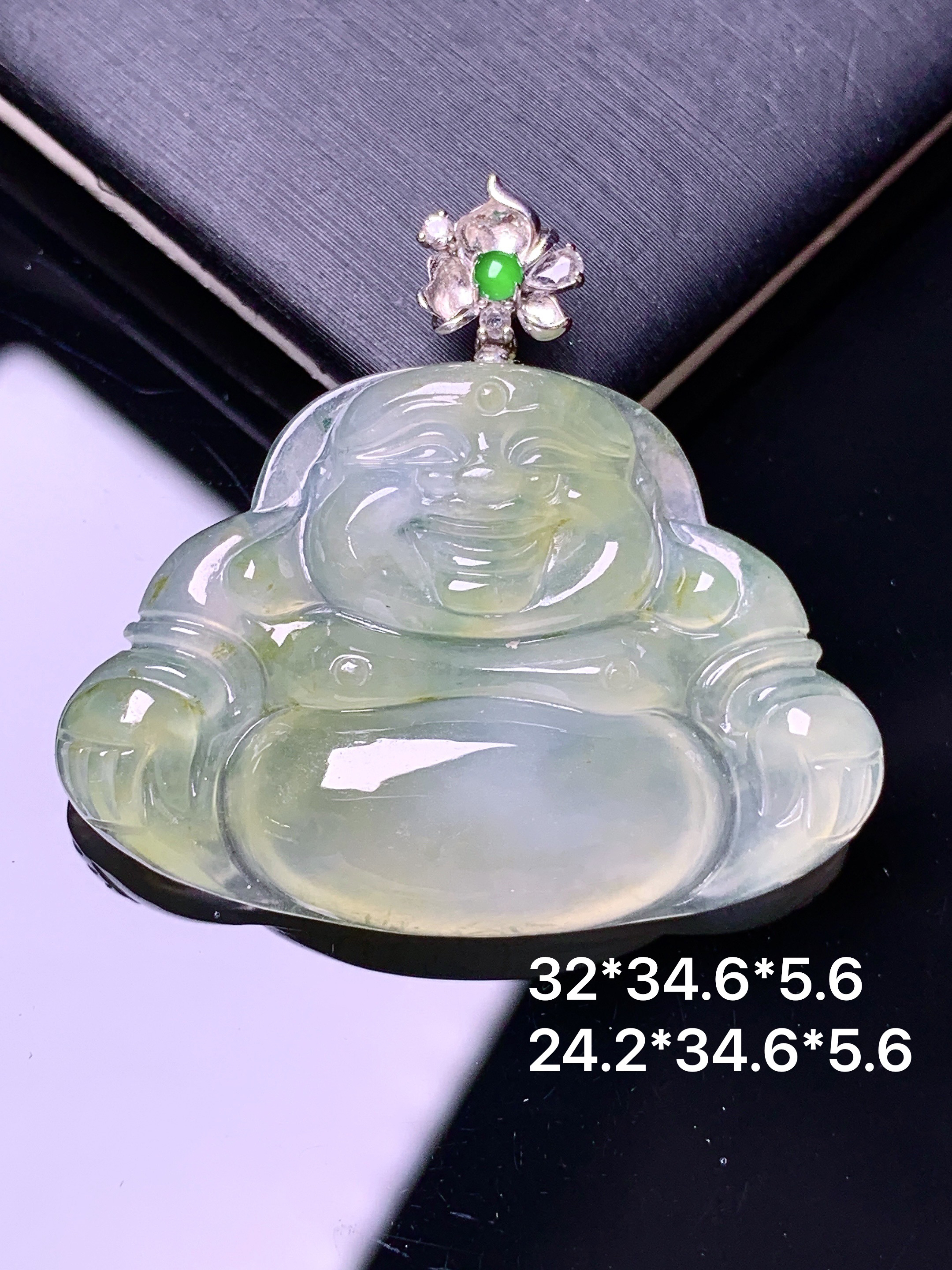 18k金钻镶嵌冰飘黄翡佛公吊坠 玉质细腻 色泽艳丽清新 水润亮眼 整体尺寸32*34.6*5.6c1