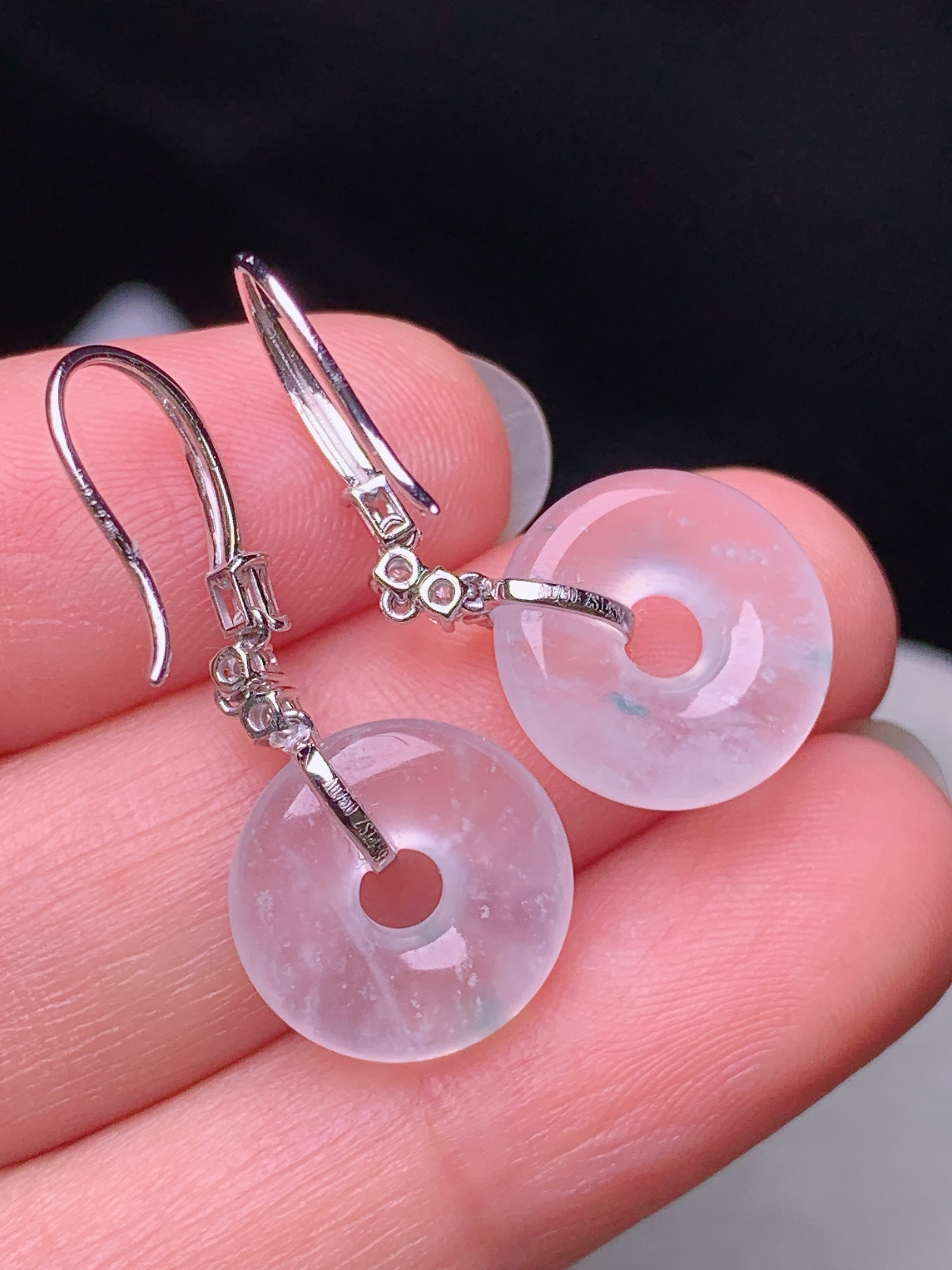 18k金钻镶嵌冰种平安环耳坠 玉质细腻 色泽艳丽清新 水润亮眼 整体尺寸29.3*12.6*3.8m5