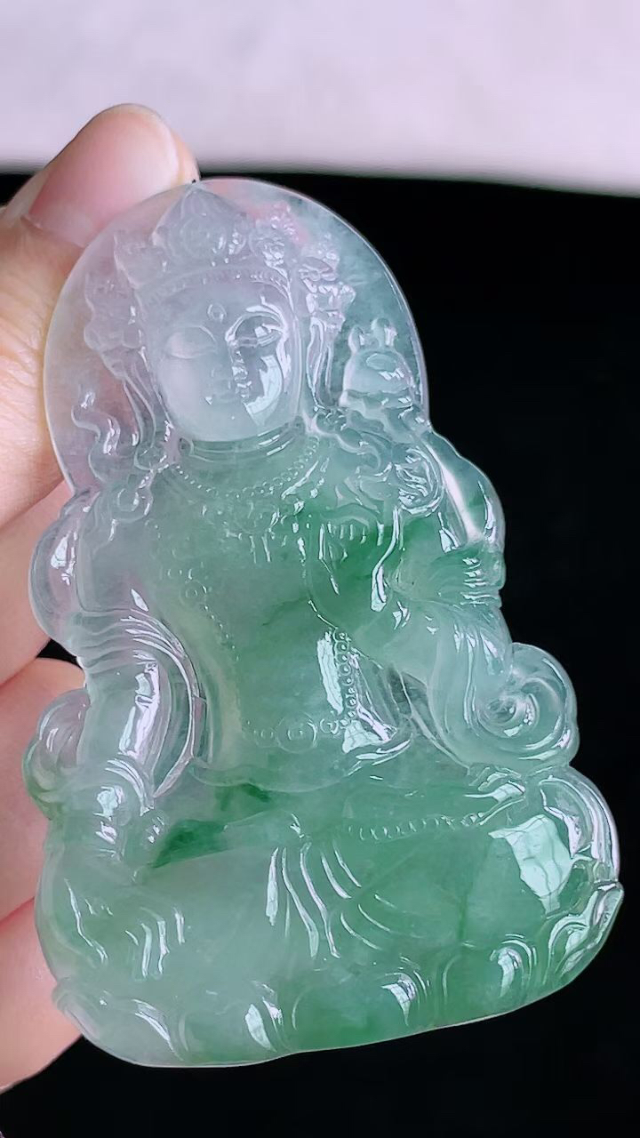【翡翠名称】老种高冰飘花度母吊坠挂件
【翡翠尺寸】68.8/43/5.6mm
【翡翠描述】宝贝种老水足，玉质细腻，色泽靓丽，性价比高，佩戴效果好！
【其它赠送】权威证书/精美挂绳盒子/支持全国复检