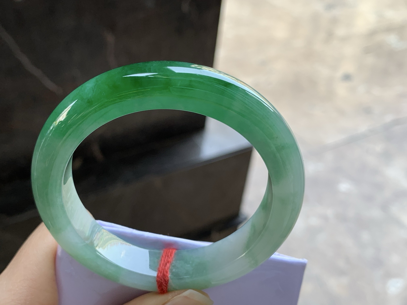 53-12.3-9

辣绿色手镯^_^颜色鲜艳 浓郁