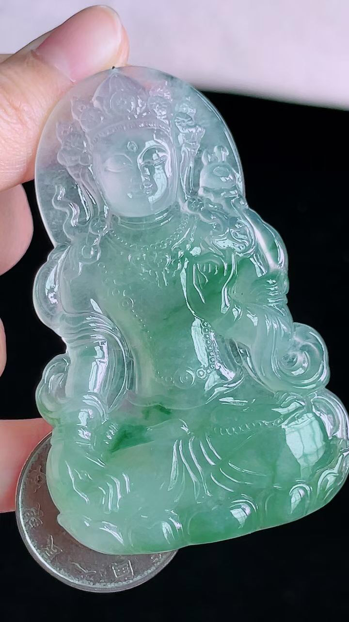 【翡翠名称】老种高冰飘花度母吊坠挂件
【翡翠尺寸】68.8/43/5.6mm
【翡翠描述】宝贝种老水足，玉质细腻，色泽靓丽，性价比高，佩戴效果好！
【其它赠送】权威证书/精美挂绳盒子/支持全国复检