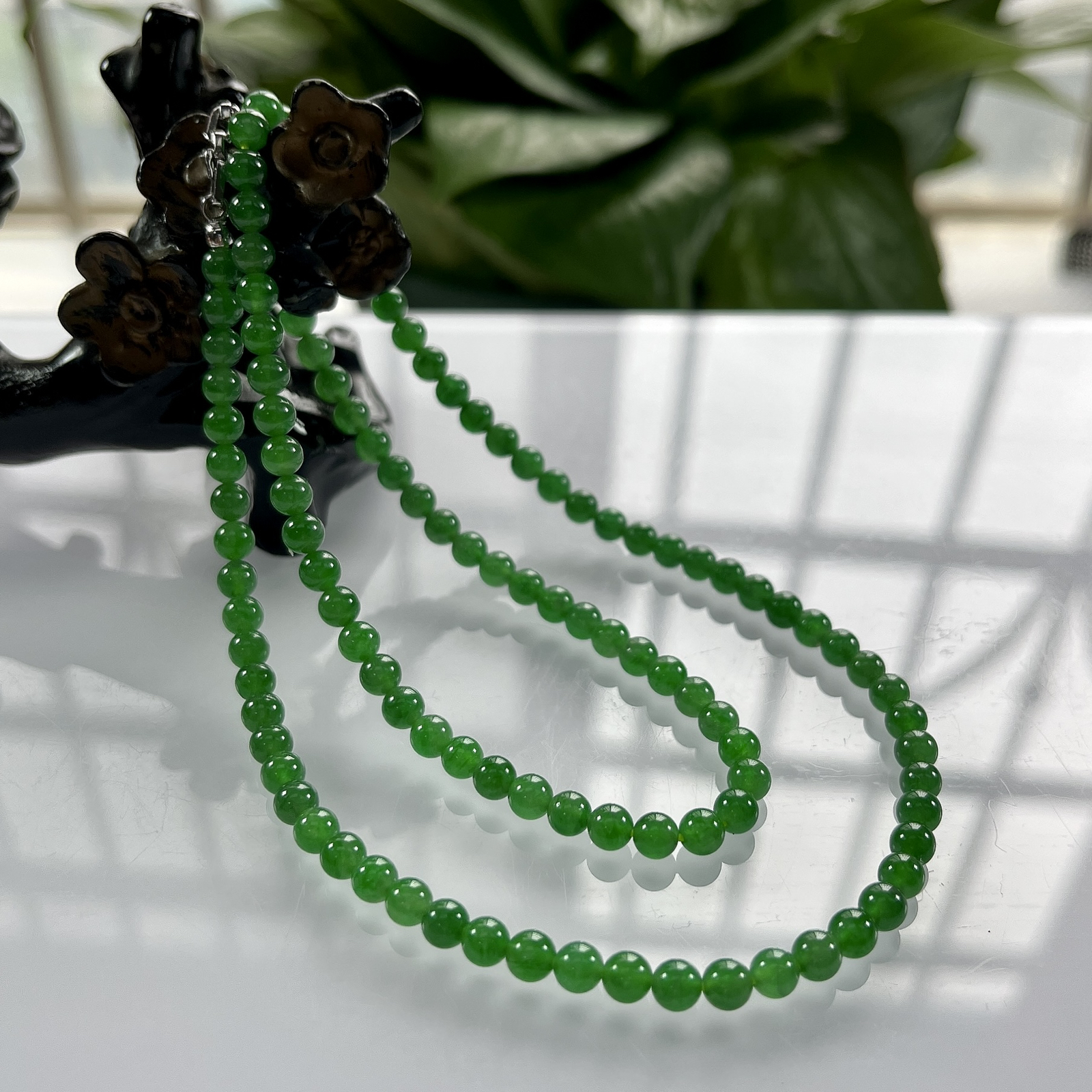 收藏传承级别，缅甸天然翡翠A货，卡4.6高冰起胶满绿冰阳绿圆珠项链手链，尺寸：4.6mm/112颗，长度530mm，重量：19.41g，18K金扣头镶嵌。