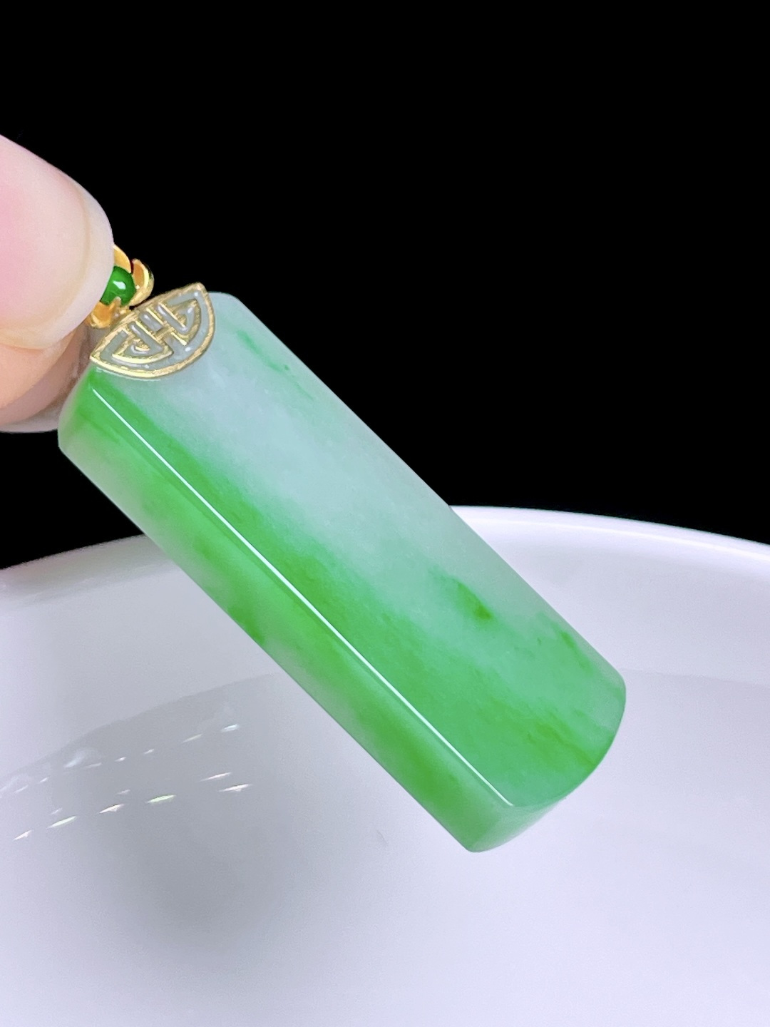 ️ 冰飘绿花无事牌 花色灵动，种老水润，18k金镶嵌 整体：33.6 裸石：28.9/11/4 ss50182a