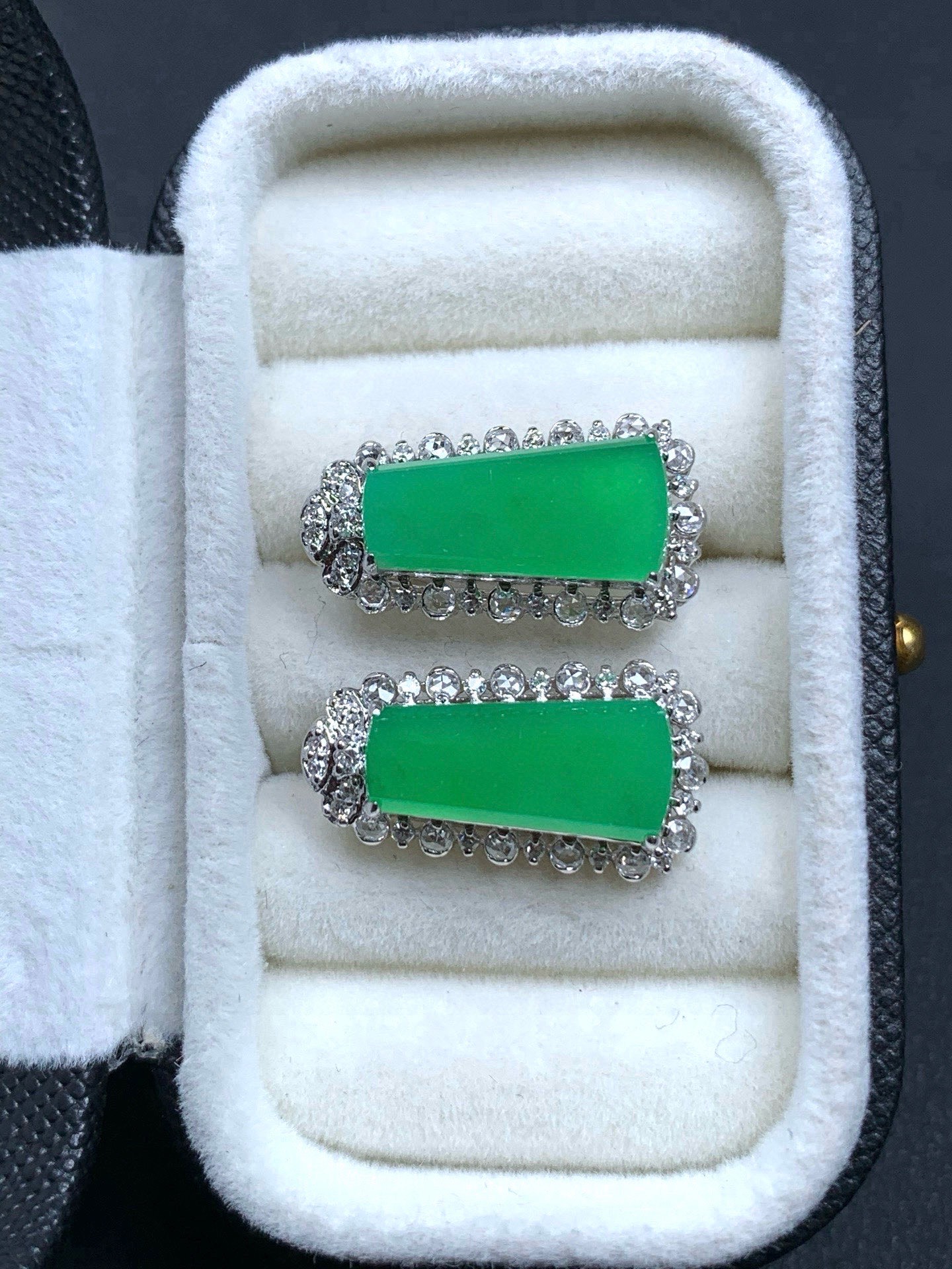 ️18k金钻豪华镶嵌冰甜阳绿无事牌耳包19.8-10.5-7，裸石14.6-6.3-2.9