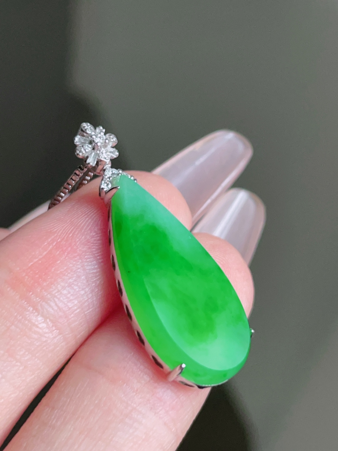 ️ 冰种阳绿水滴，色泽鲜艳 种老水润 18k金镶嵌 30.7，裸石 23.2/10.7/3.8