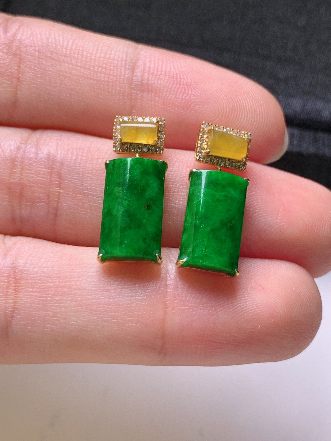 ️ 冰阳绿无事牌耳钉，色阳饱满，裸石12.7-7.5-3.9