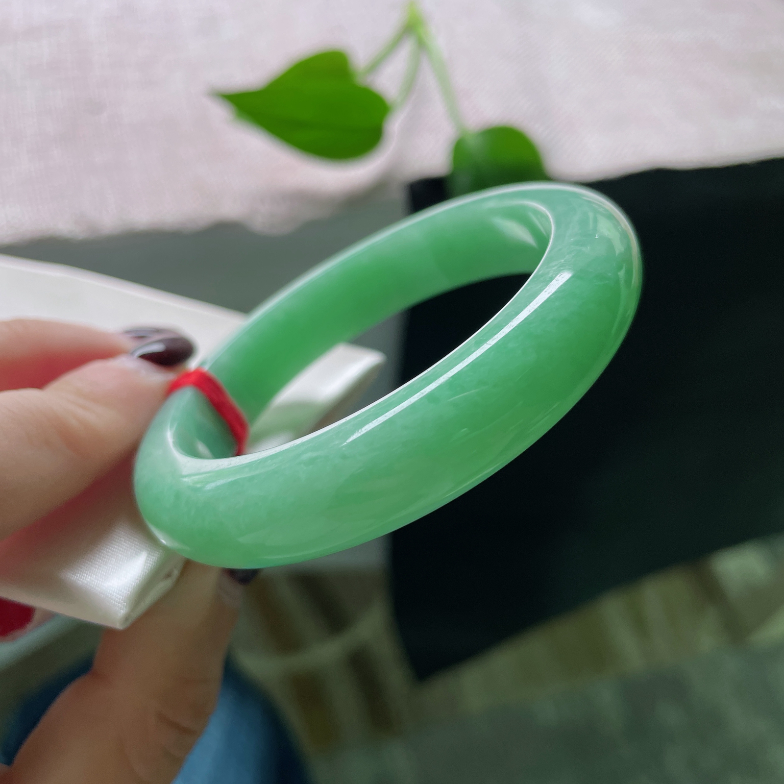 53.6/12.1/8.4，苹果绿正圈，青翠夺目，细润，腕泊青山，袖笼翠色。皮纹，ss51756a..