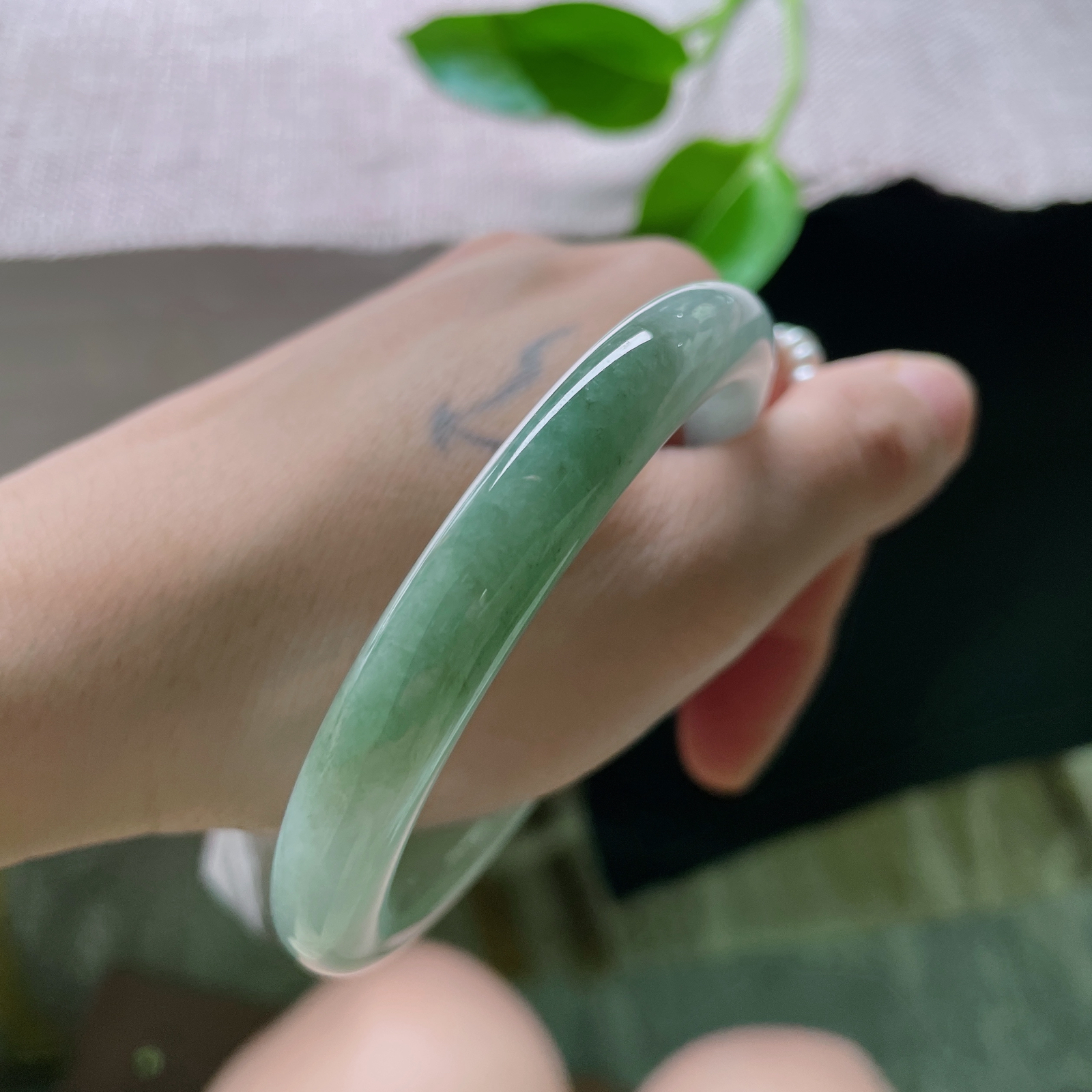 57.2/9.3，油青圆条，水润，细腻，优雅，甜美，大气，雍容华贵，ss49245a..