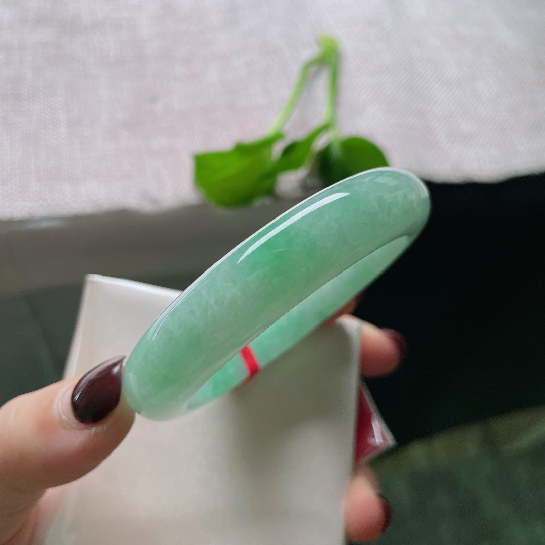 53.7/12.7/8.6果绿底正圈，颜色甜美，简单好看，清新又治愈，无裂，ss51644a