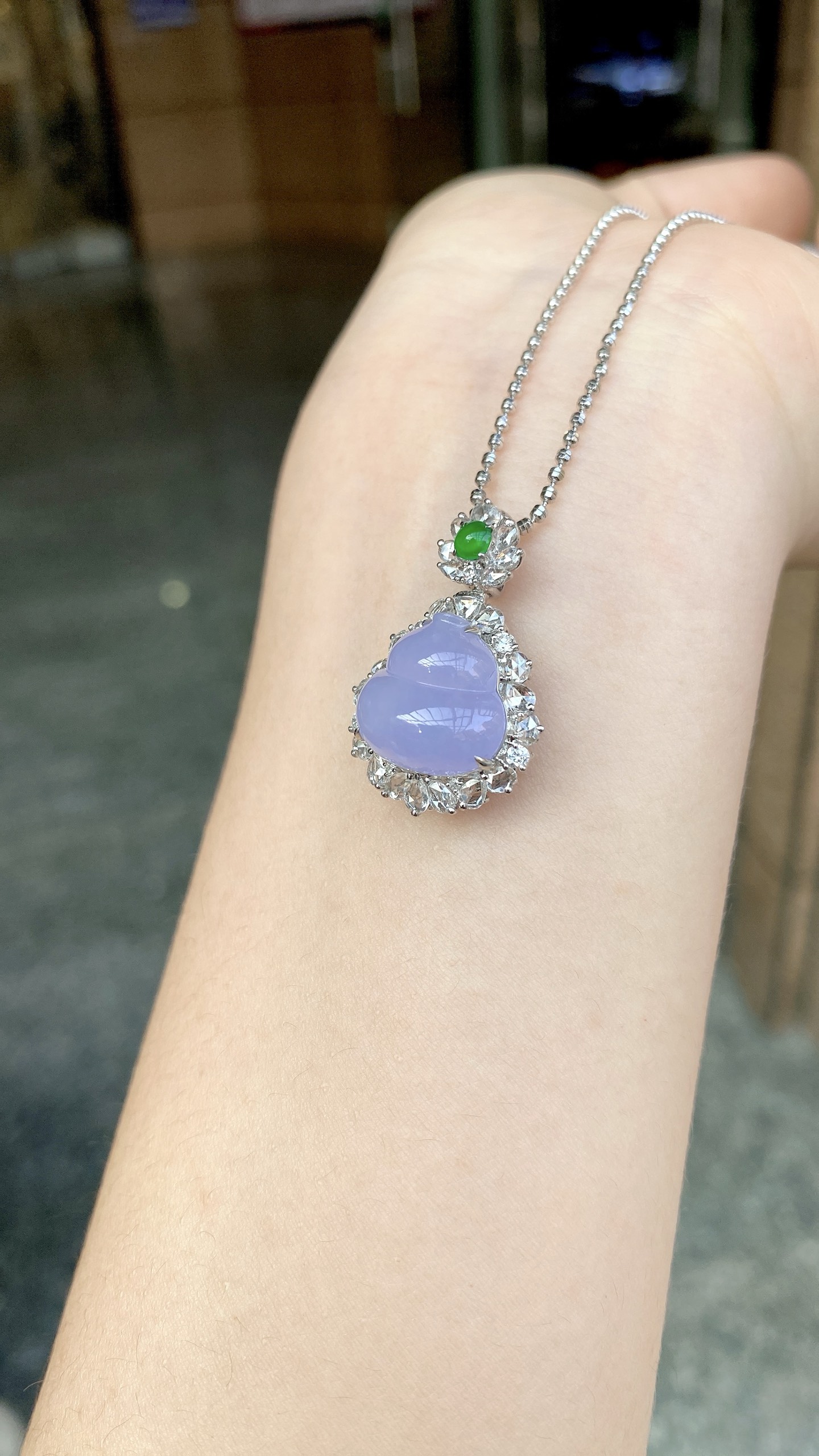 自然光·冰种葫芦吊坠，18K·整：26.5*17.4*11.3mm，裸：13*13*5.6mm