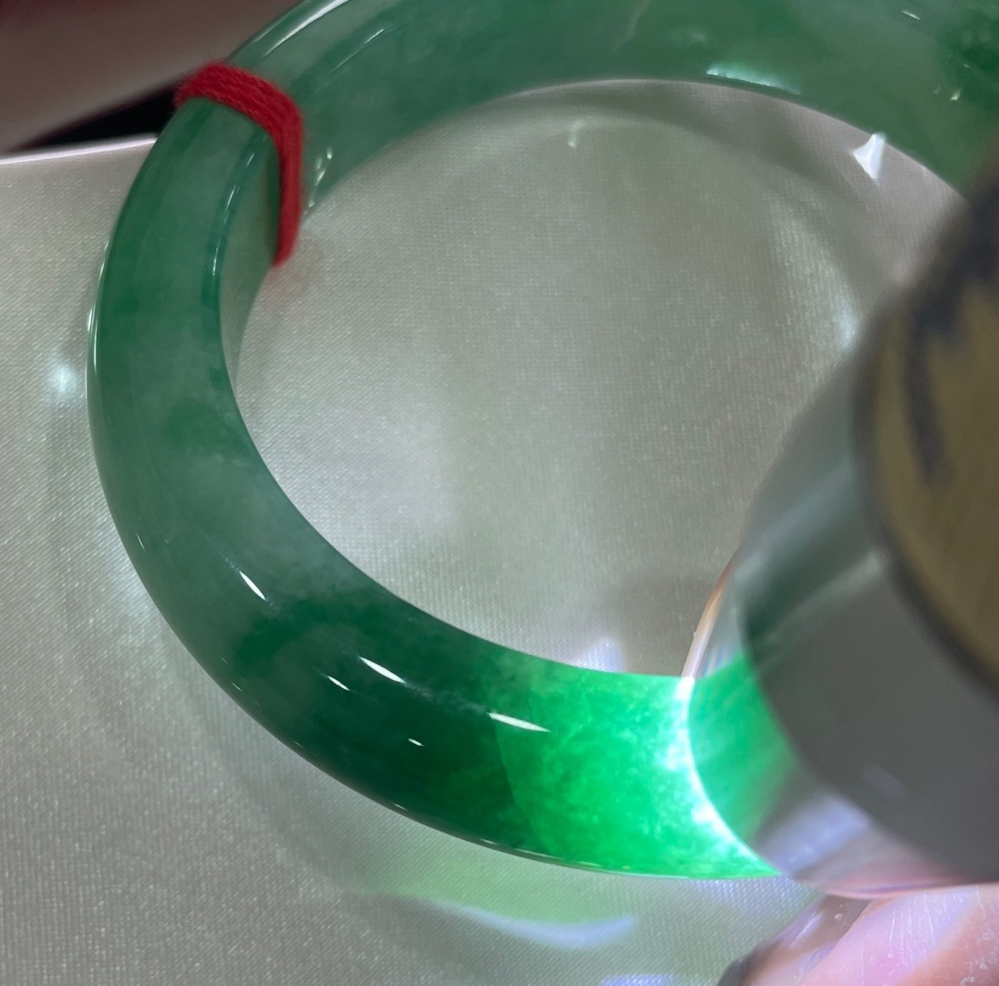 55.2/11.7/9.3绿底正圈，或深邃如湖，或清透如溪，每一眼，都是不同的风景。有纹，ss51699a