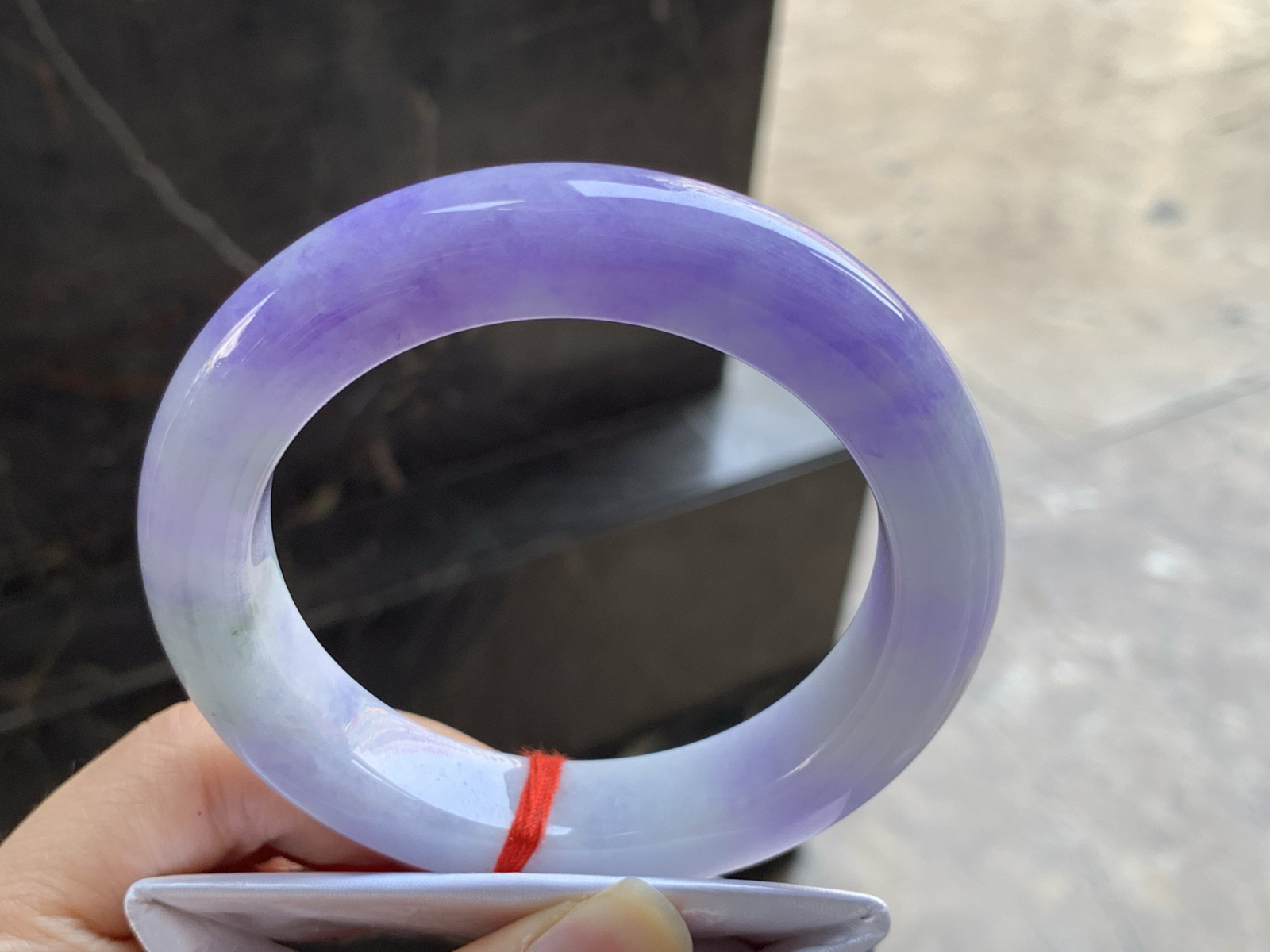 58.5-12.9-11

紫罗兰手镯^_^颜色鲜艳 玉质温润