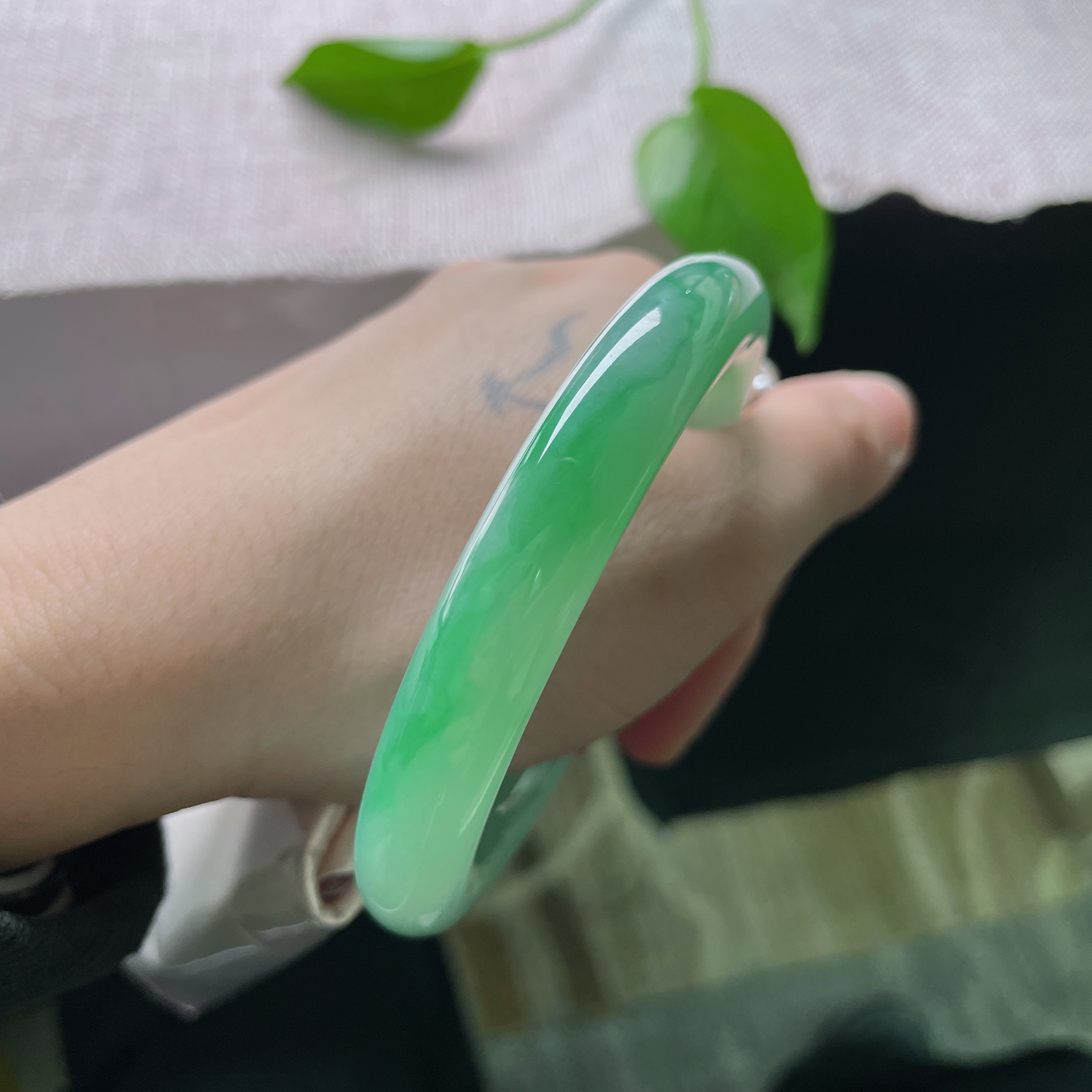 56.4/11，阳绿圆条，春色满园，水润，版型好，耐看，传承之美ss51777a