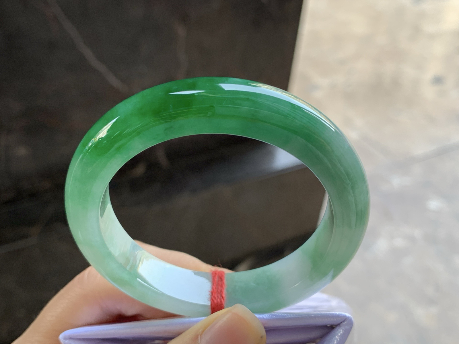 53-12.3-9

辣绿色手镯^_^颜色鲜艳 浓郁