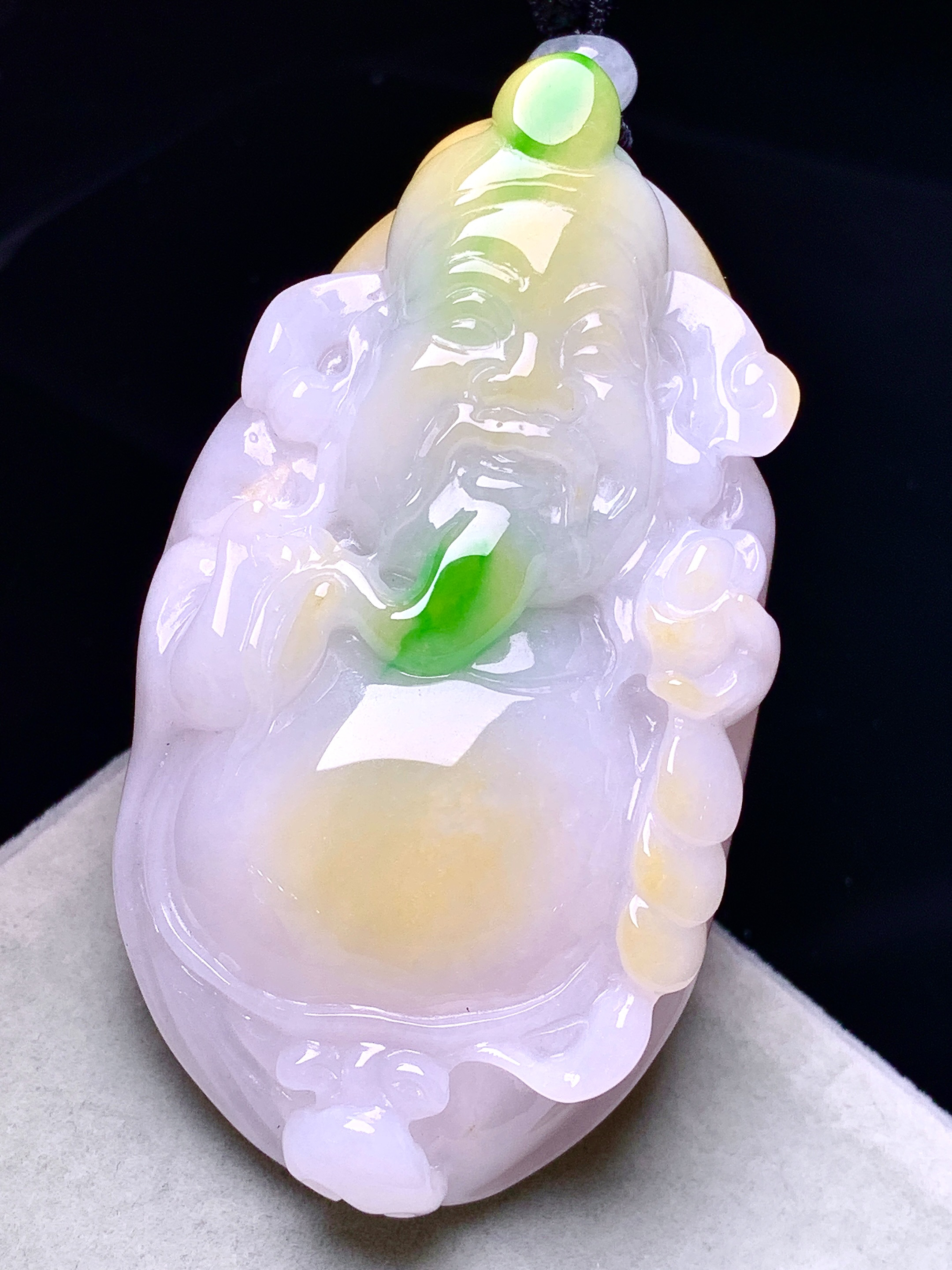 飘黄绿翡财神吊坠 玉质细腻 色泽艳丽清新 水润亮眼 整体尺寸65.5*36.6*16.6w1