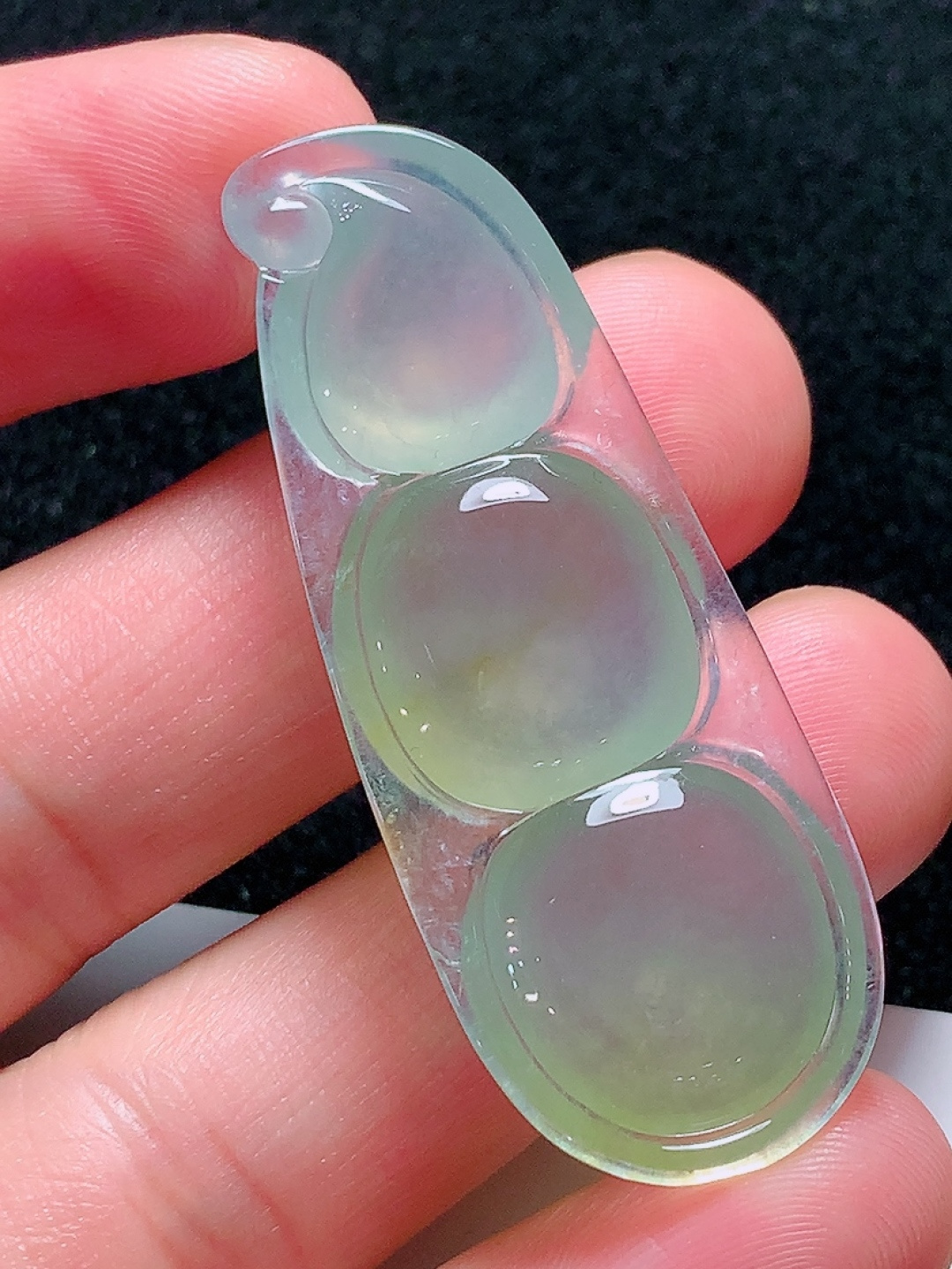 ️冰种飘黄翡福豆，种老水头好，又冰又润，饱满无裂，尺寸：49.2/18.9/5.8mm，ss50182a