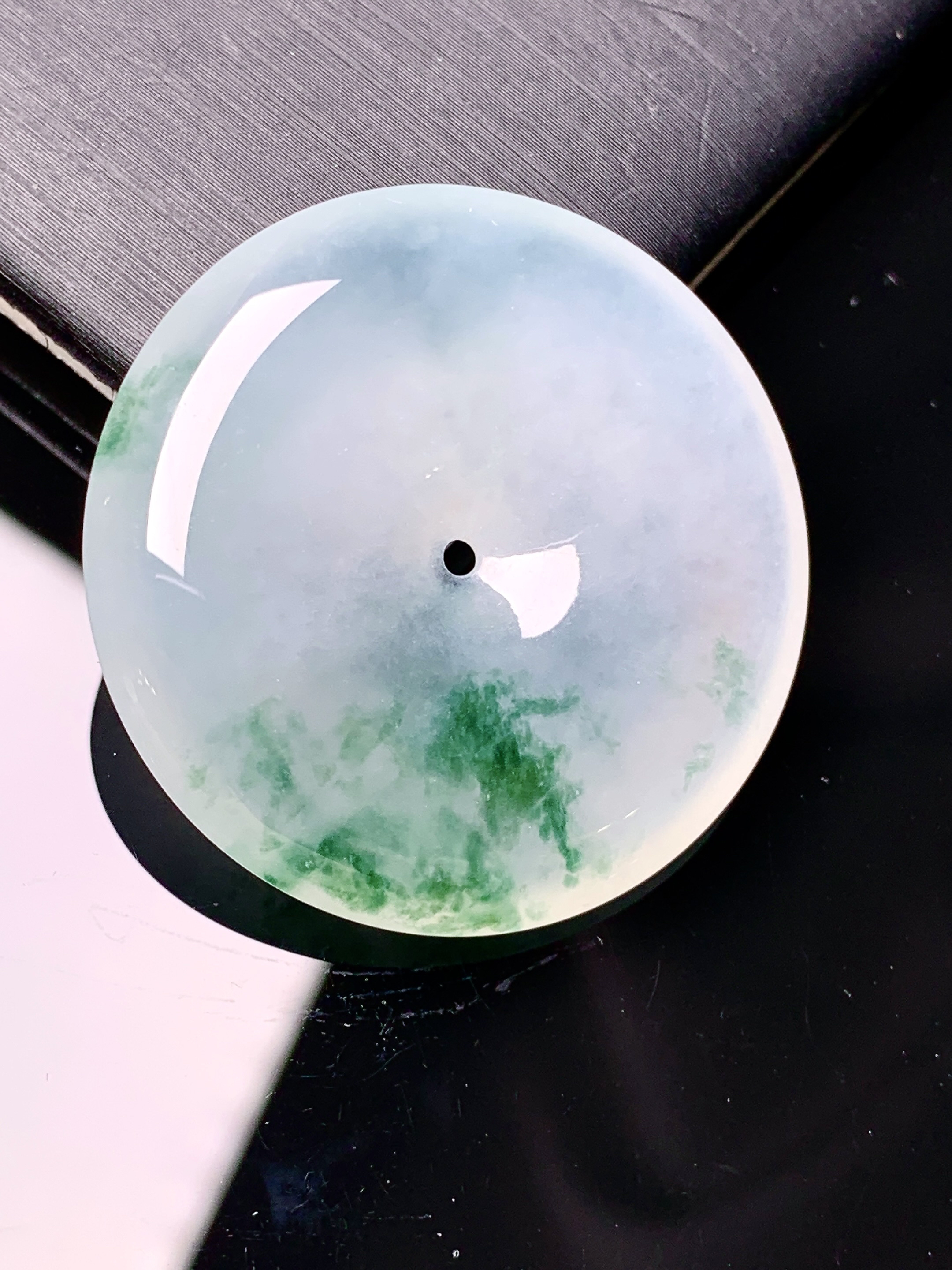 冰飘花平安扣吊坠 玉质细腻 色泽艳丽清新 水润亮眼 整体尺寸32*6.3x1