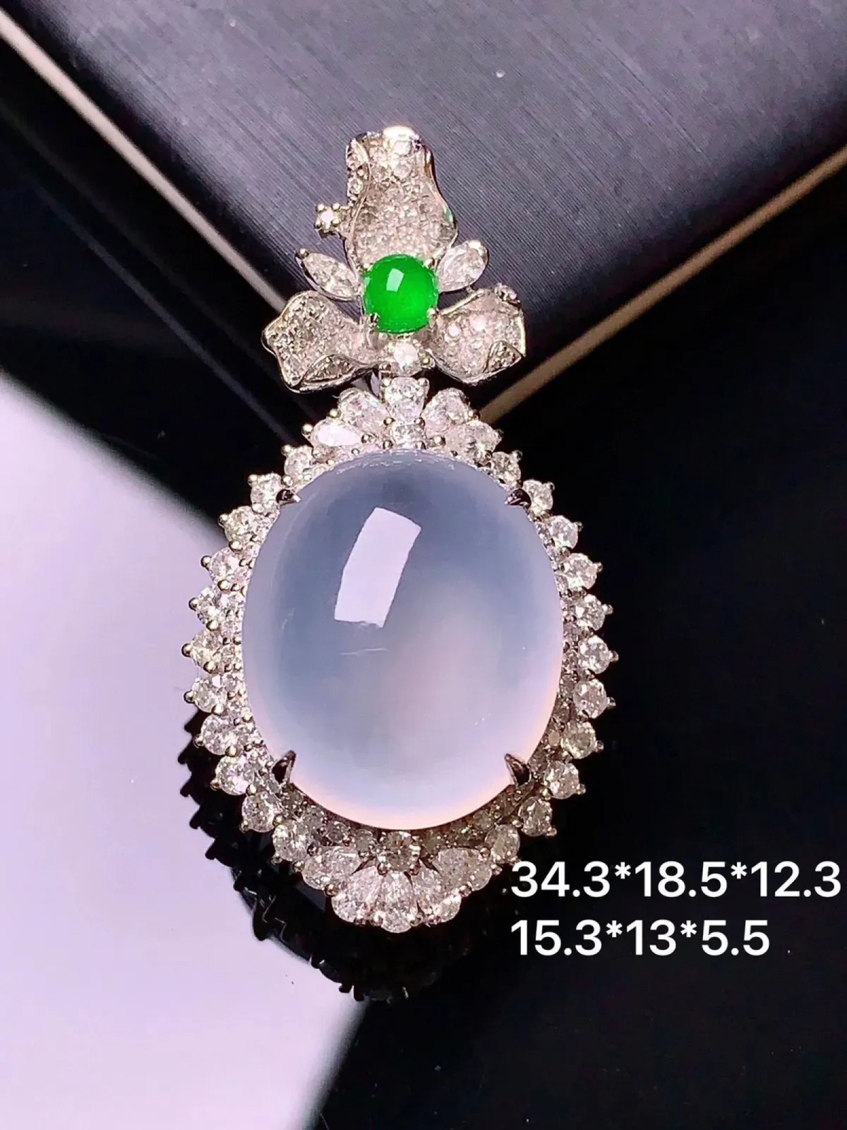 18k金钻镶嵌冰种蛋面吊坠 玉质水润细腻 清新艳丽亮眼 整体尺寸34.3*18.5*12.3