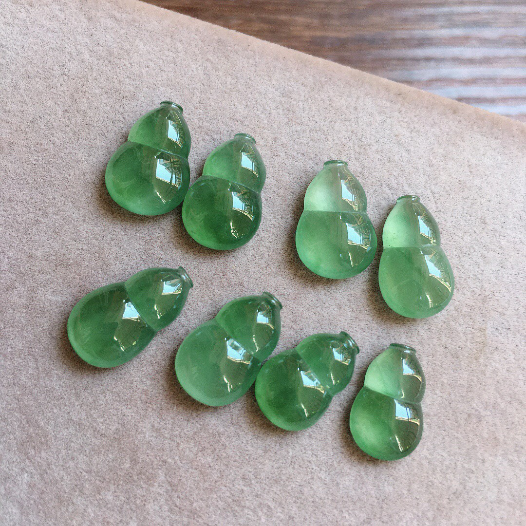 冰晴底葫芦一手，镶嵌佳品，冰润饱满，玉质细腻，种水足，001 尺寸12.3*8.4*3.8