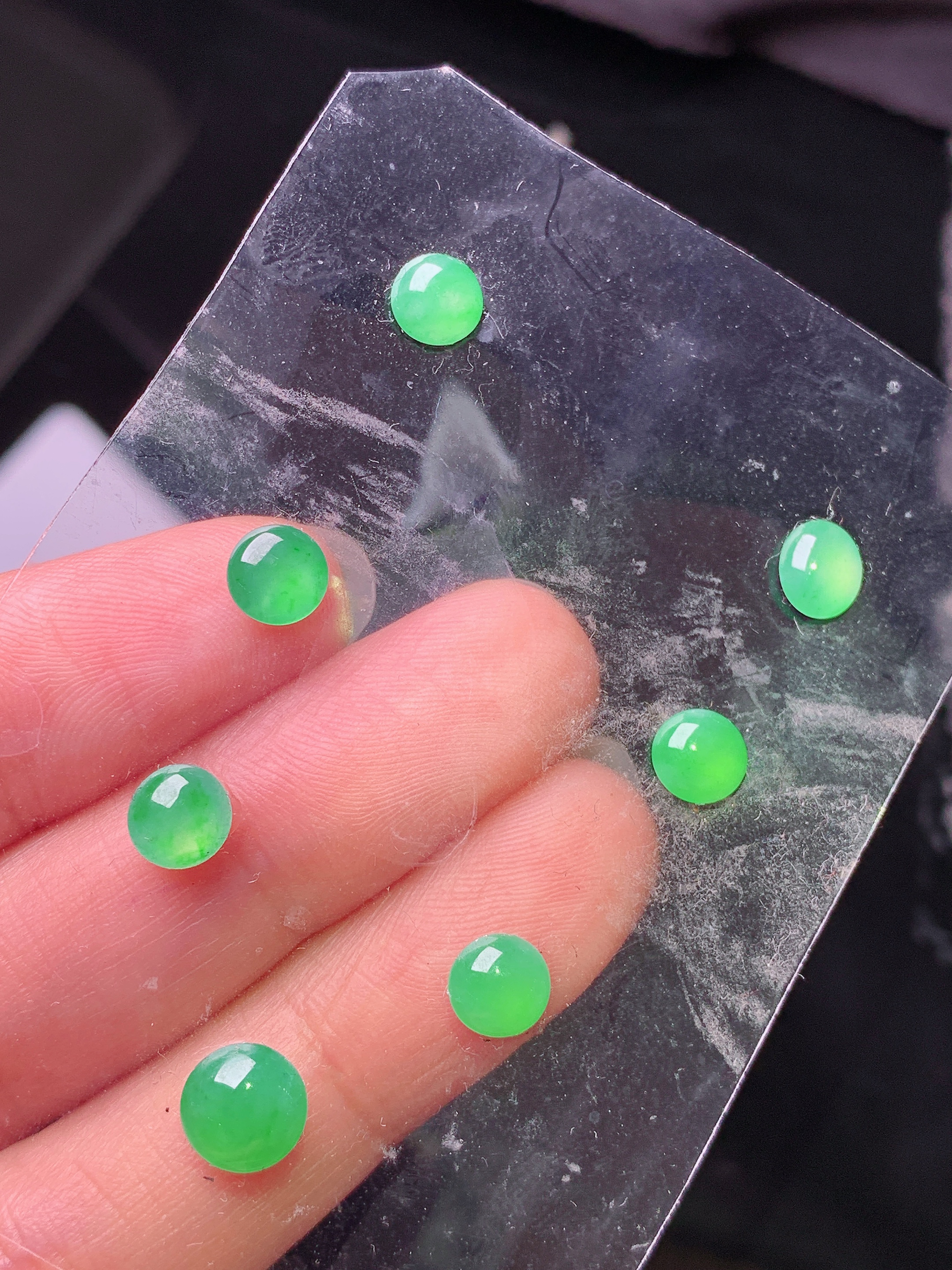 镶嵌款 冰阳绿蛋面一手 玉质细腻 色泽艳丽清新 水润亮眼 整体尺寸6.8*2.6L2