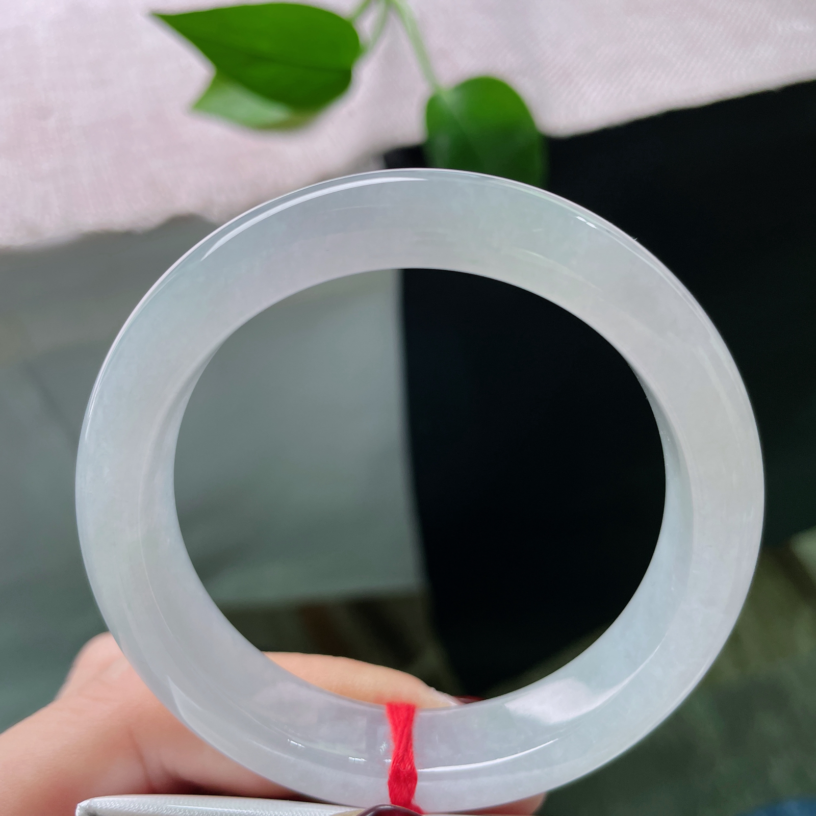 53.8/12.5/8.6，白月光正圈，冰为骨，晴为魂。 一眼望去，是能涤荡心尘的透彻与安宁。ss51747a..