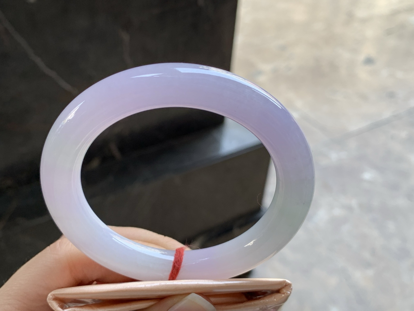 56.5-10.6

粉紫圆条手镯^_^玉质温润