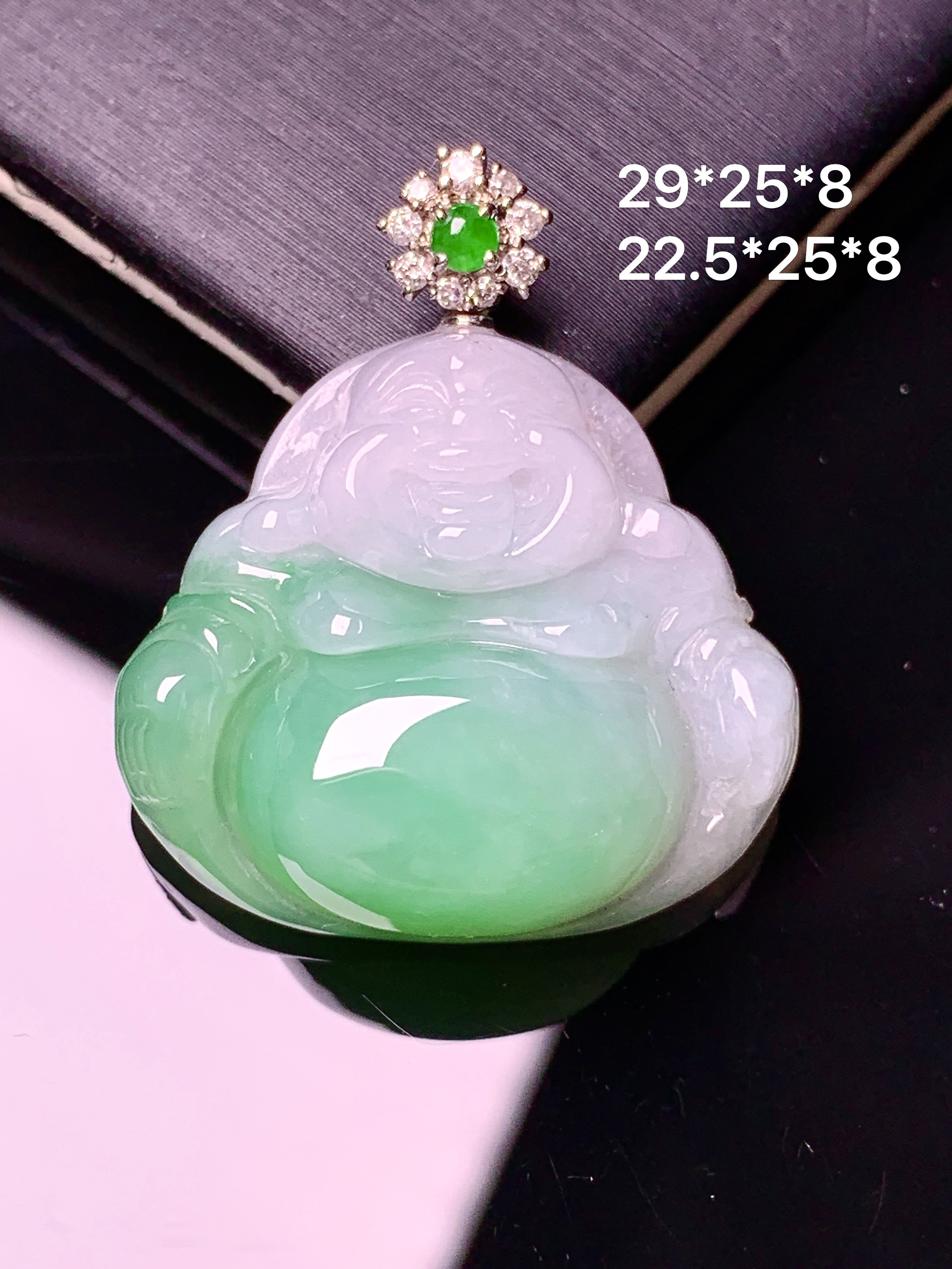 18k金钻镶嵌飘绿佛公吊坠 玉质细腻 色泽艳丽清新 水润亮眼 整体尺寸29*25*8L4