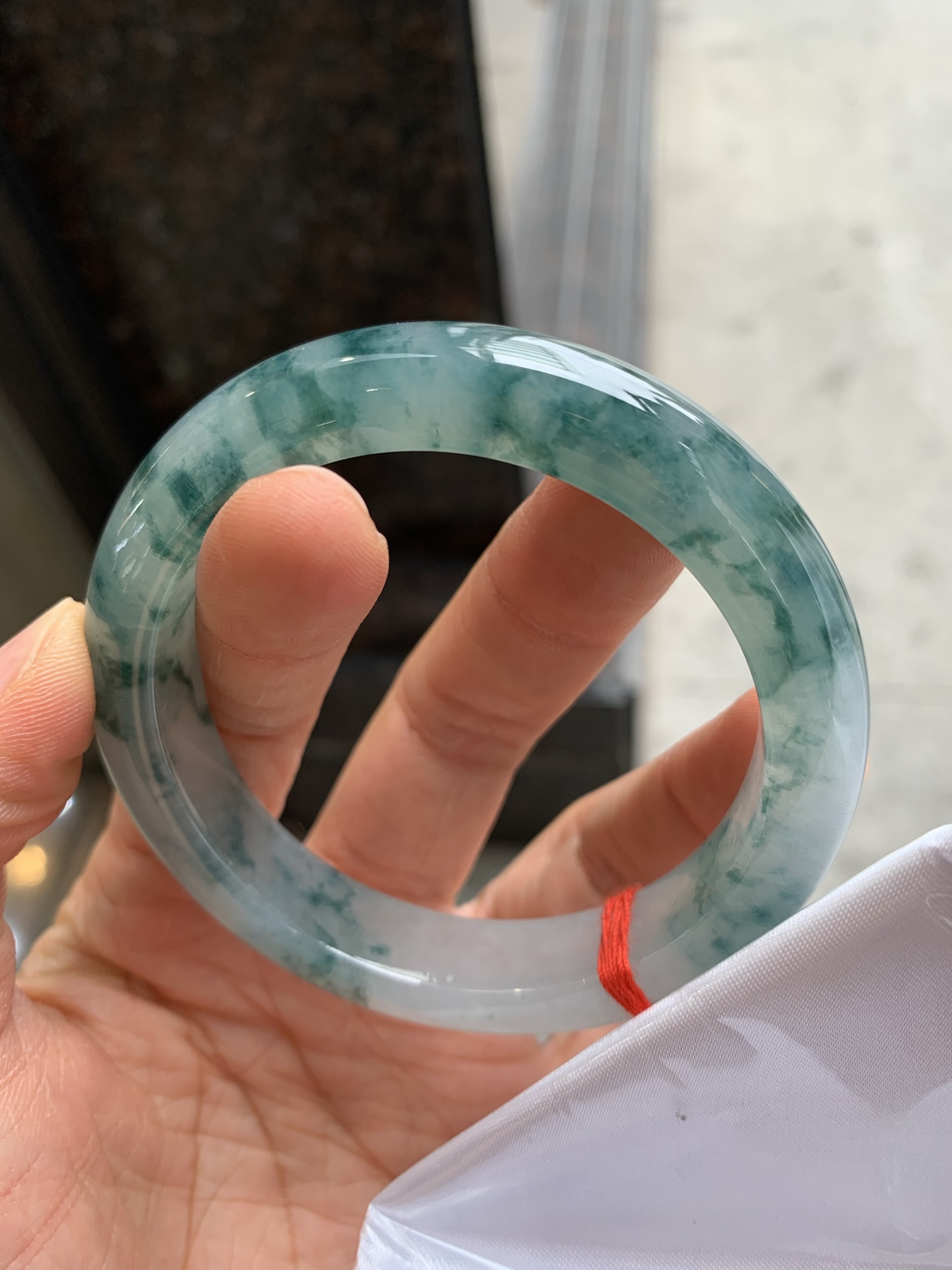 正圈飘花 无裂 尺寸：57.2/11.8/9.2 冰润