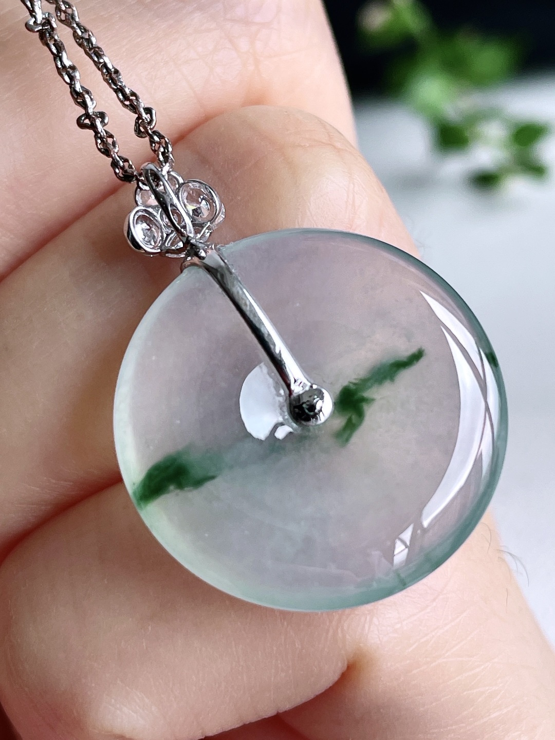 【镶嵌】冰飘花平安扣吊坠  【说明】缅甸 18k金镶嵌 无裂 性比高  【整体】28.8  【裸石】22.3-4.3  【重量】4.8克