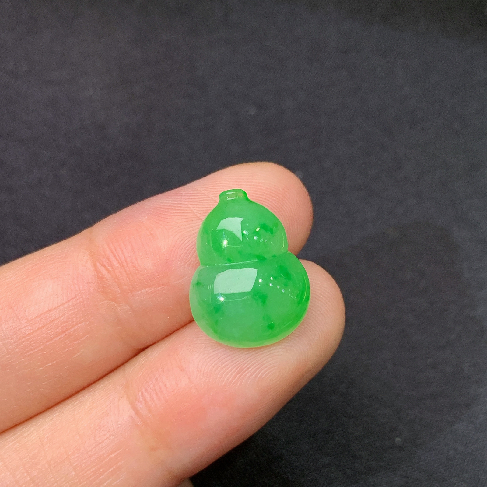 冰阳绿葫芦，镶嵌佳品，冰润色阳，种水足，Fuy 尺寸15.6*11.8*4.5