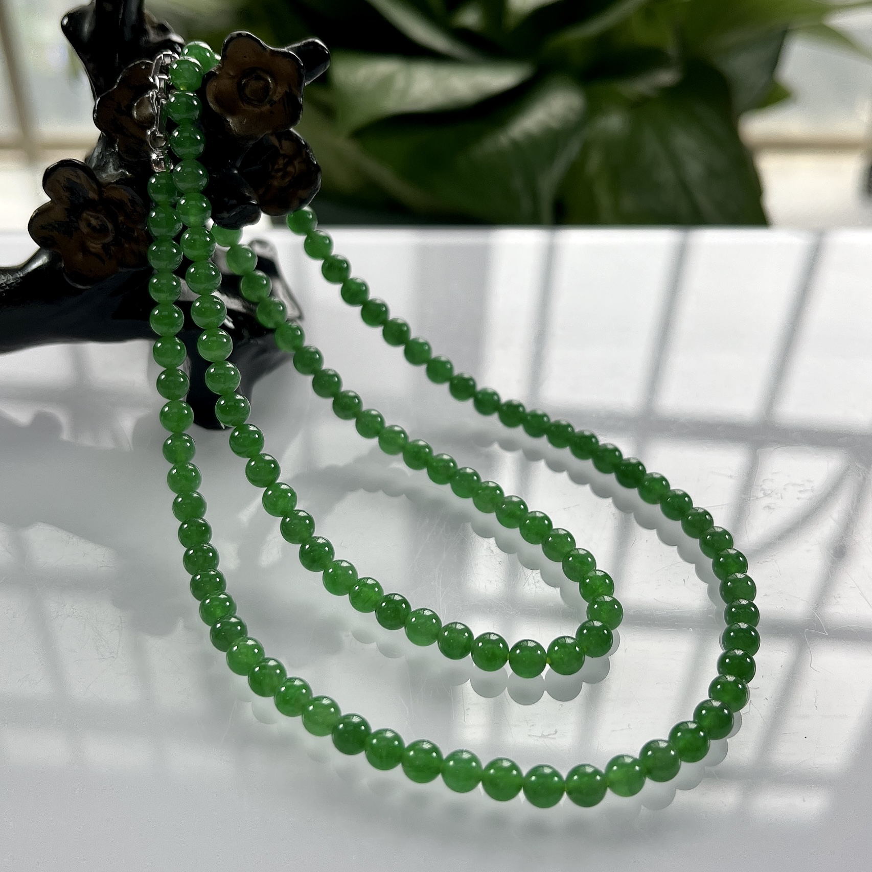收藏传承级别，缅甸天然翡翠A货，卡4.6高冰起胶满绿冰阳绿圆珠项链手链，尺寸：4.6mm/112颗，长度530mm，重量：19.41g，18K金扣头镶嵌。