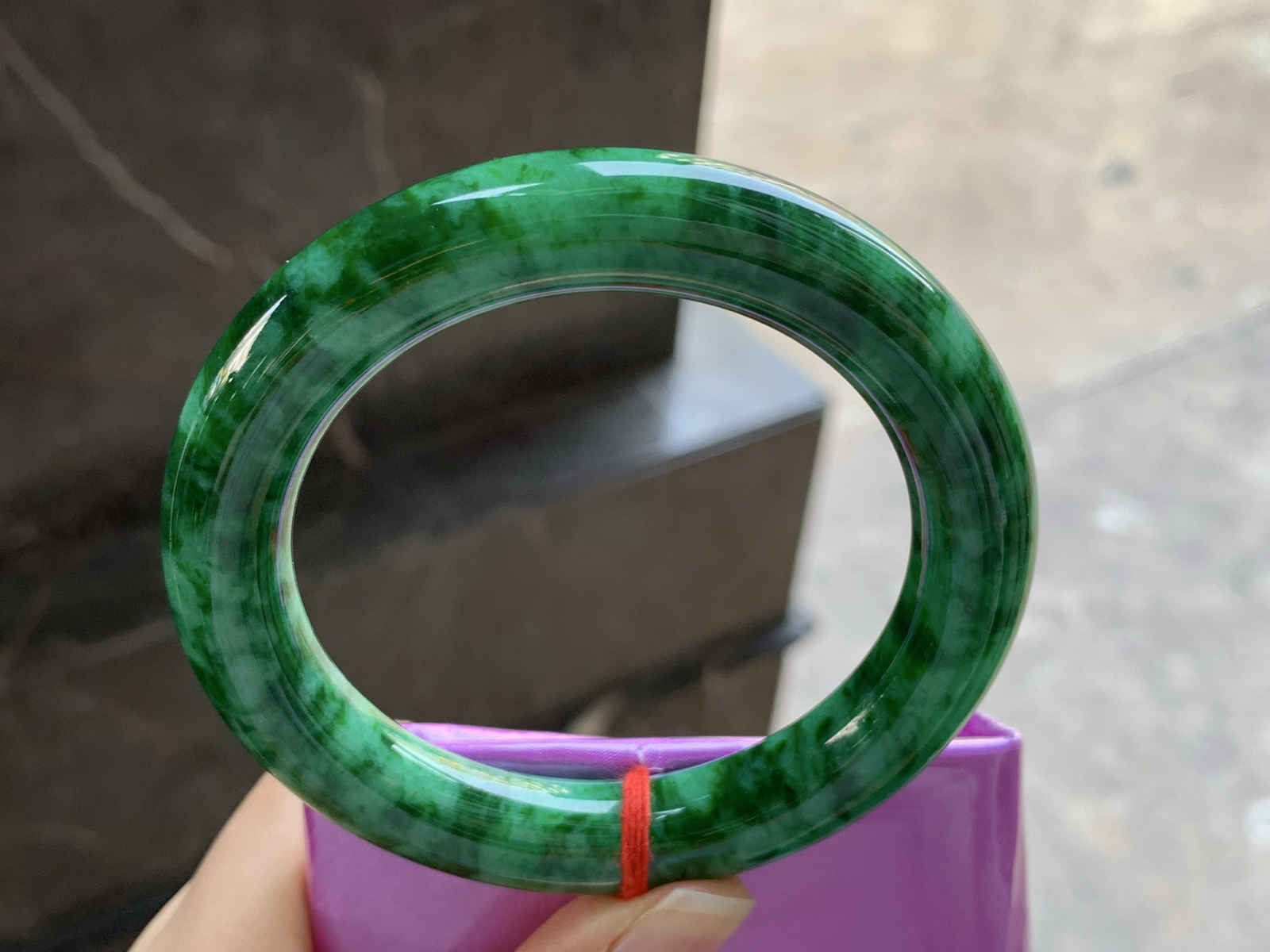 56-11

辣绿色圆条手镯^_^颜色鲜艳