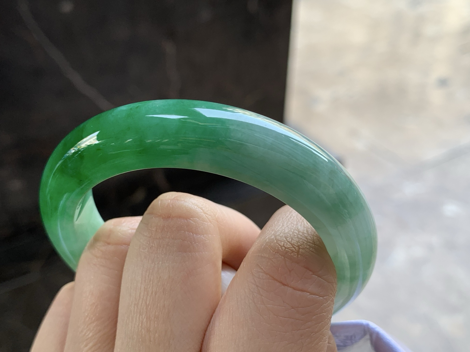 53-12.3-9

辣绿色手镯^_^颜色鲜艳 浓郁