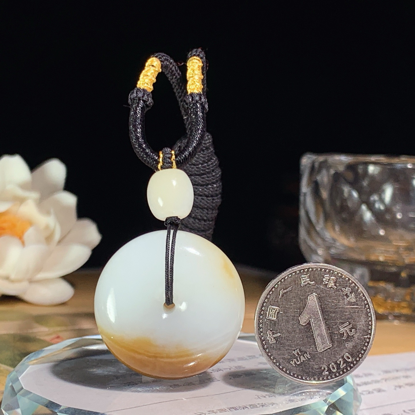 新疆和田玉且末糖平安扣挂件 尺寸27/12重20克！玉质细腻油润 底色纯净 脂粉好，品质好。lt260422