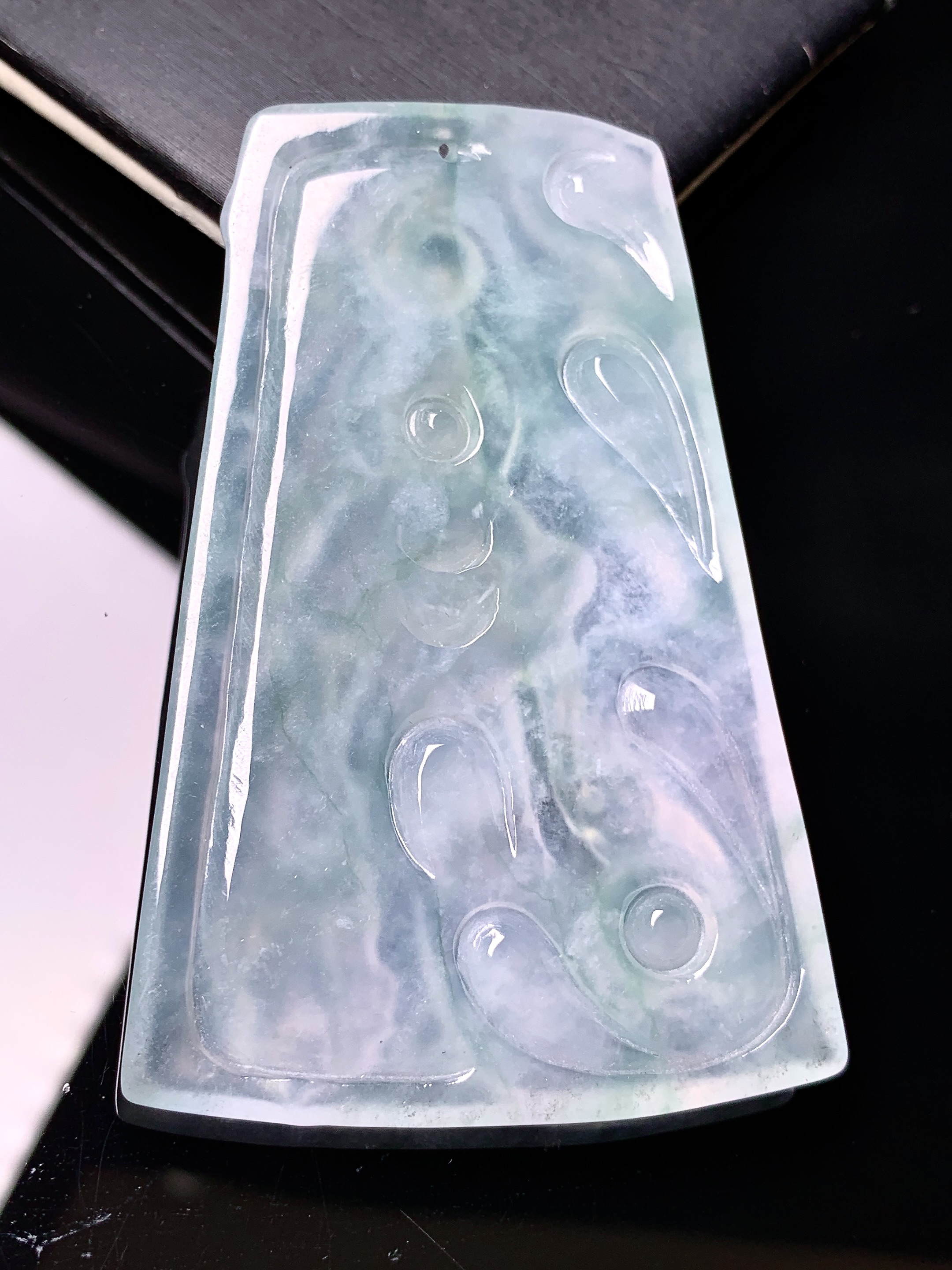 冰种观音菩萨吊坠 玉质细腻 色泽艳丽清新 水润亮眼 整体尺寸67*44.5*5h3