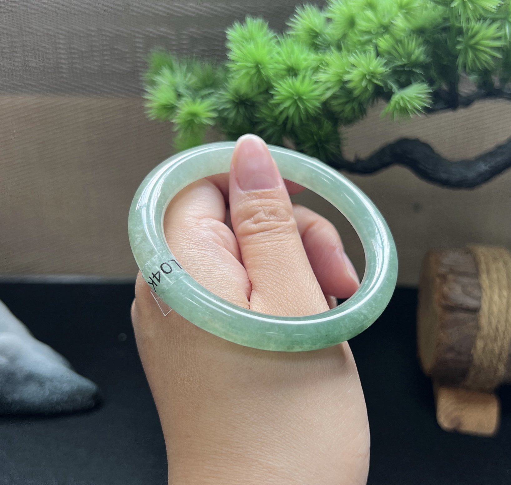 56圈口圆条飘花手镯