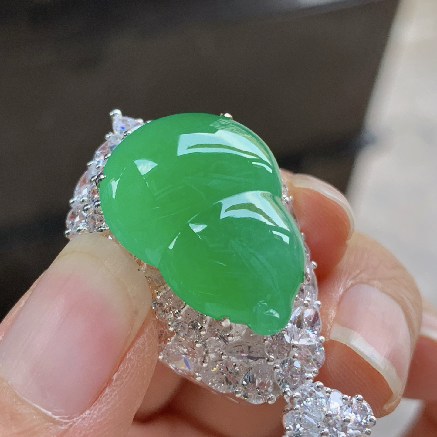 铜托镶嵌 阳绿色葫芦^_^色阳 饱满 种色好